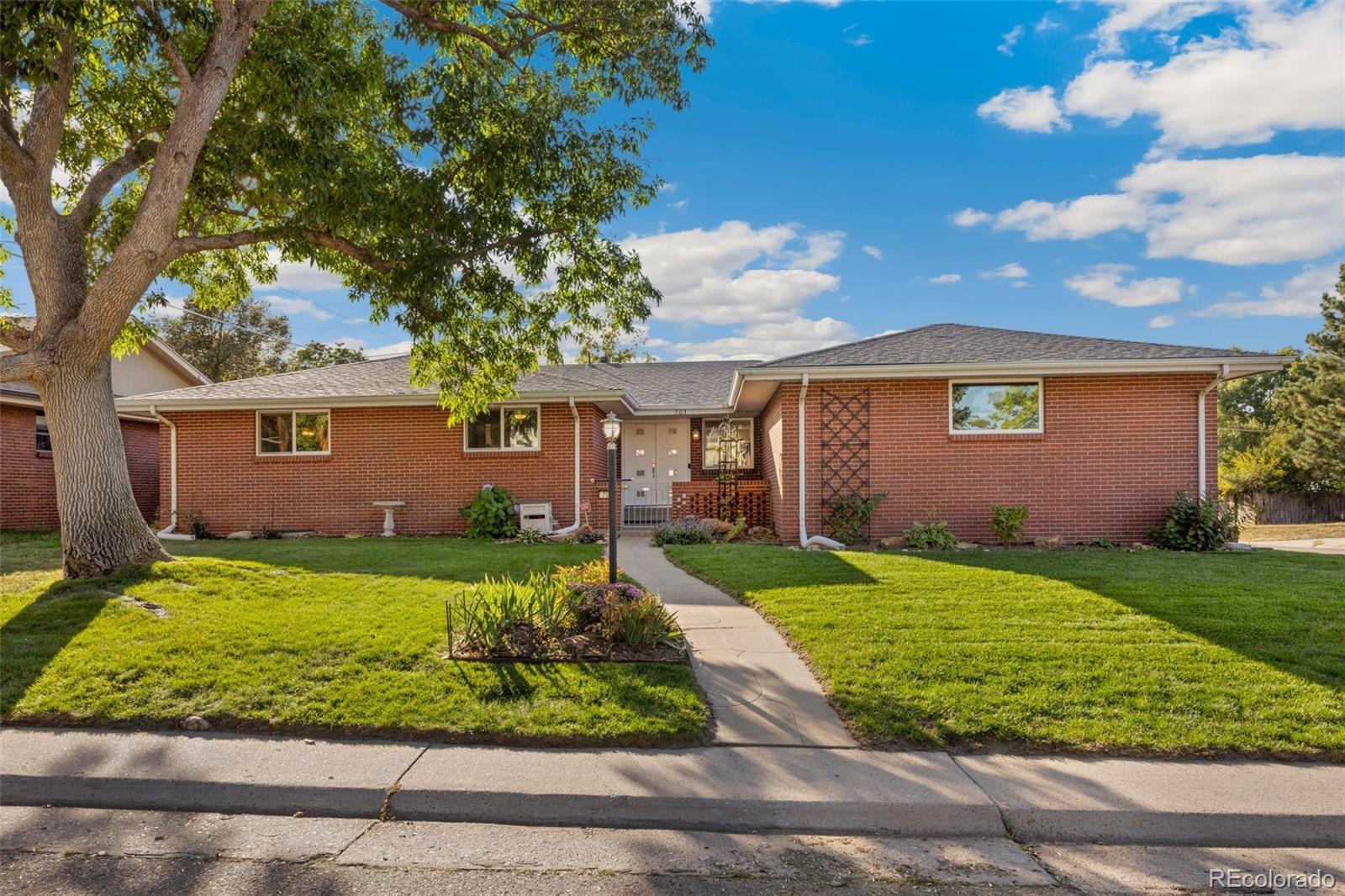 Photo one of 703 S Oneida Way Denver CO 80224 | MLS 3654718