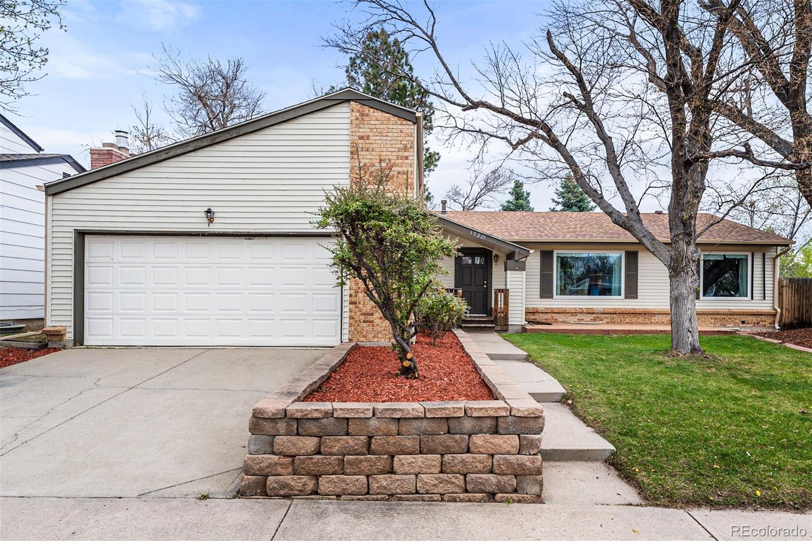 Photo one of 15221 E Radcliff Dr Aurora CO 80015 | MLS 5145042