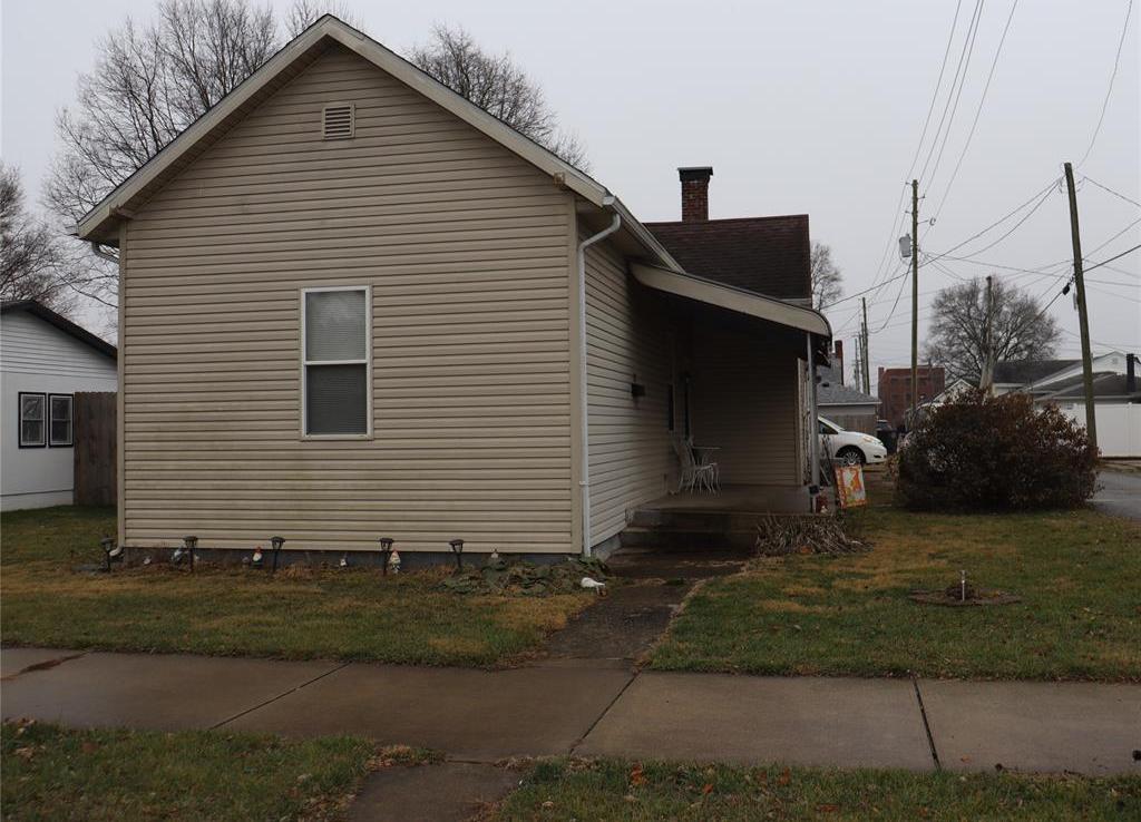 Photo one of 233 E Pennsylvania St Shelbyville IN 46176 | MLS 21898600