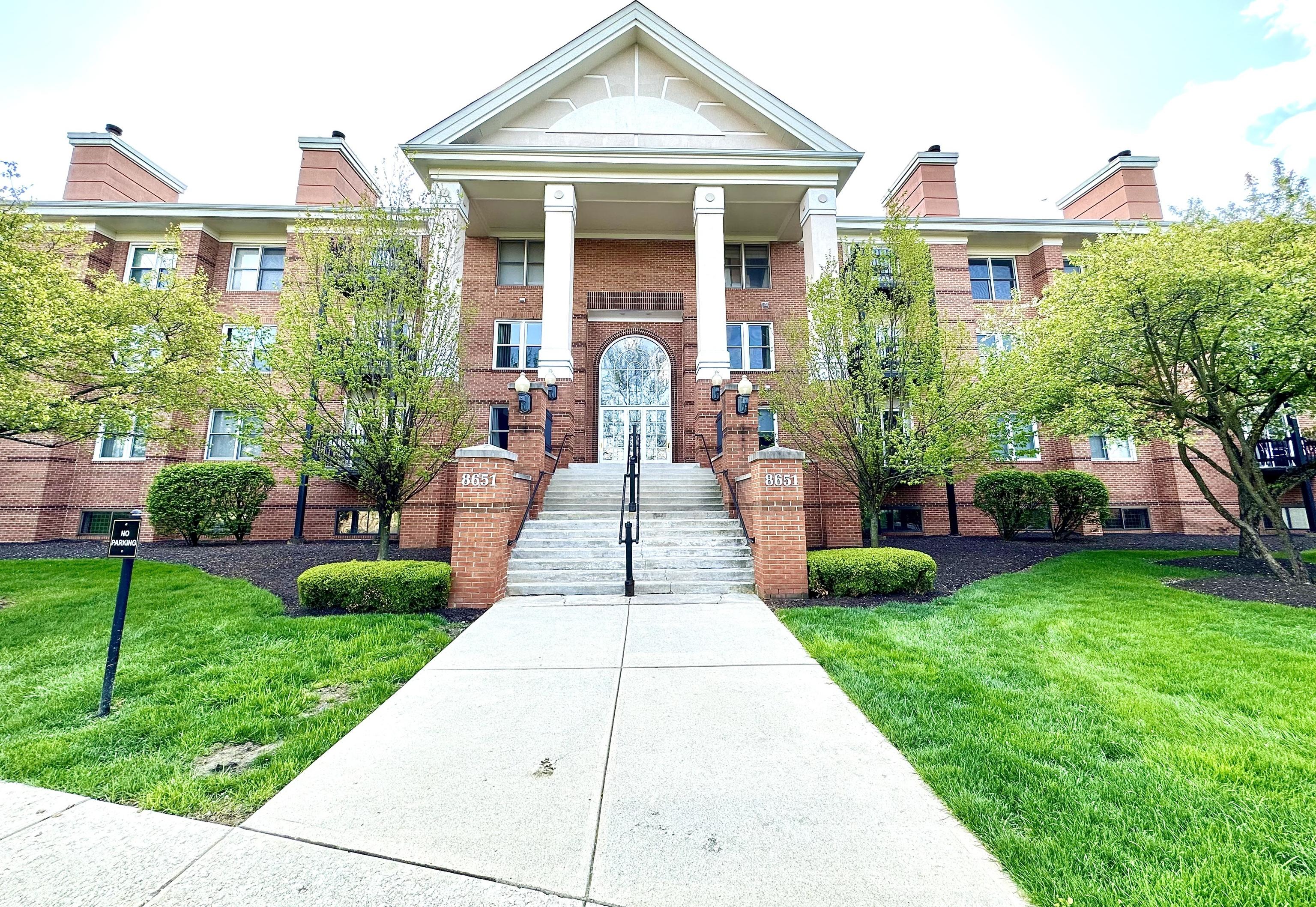 Photo one of 8651 Jaffa Court E Dr # 37 Indianapolis IN 46260 | MLS 21917325
