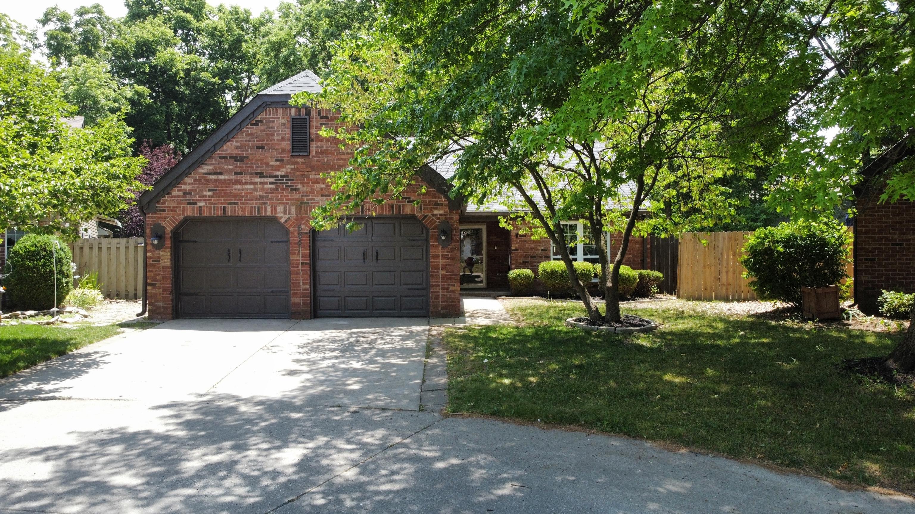 Photo one of 6841 Colony Pointe South Dr Indianapolis IN 46250 | MLS 21926992