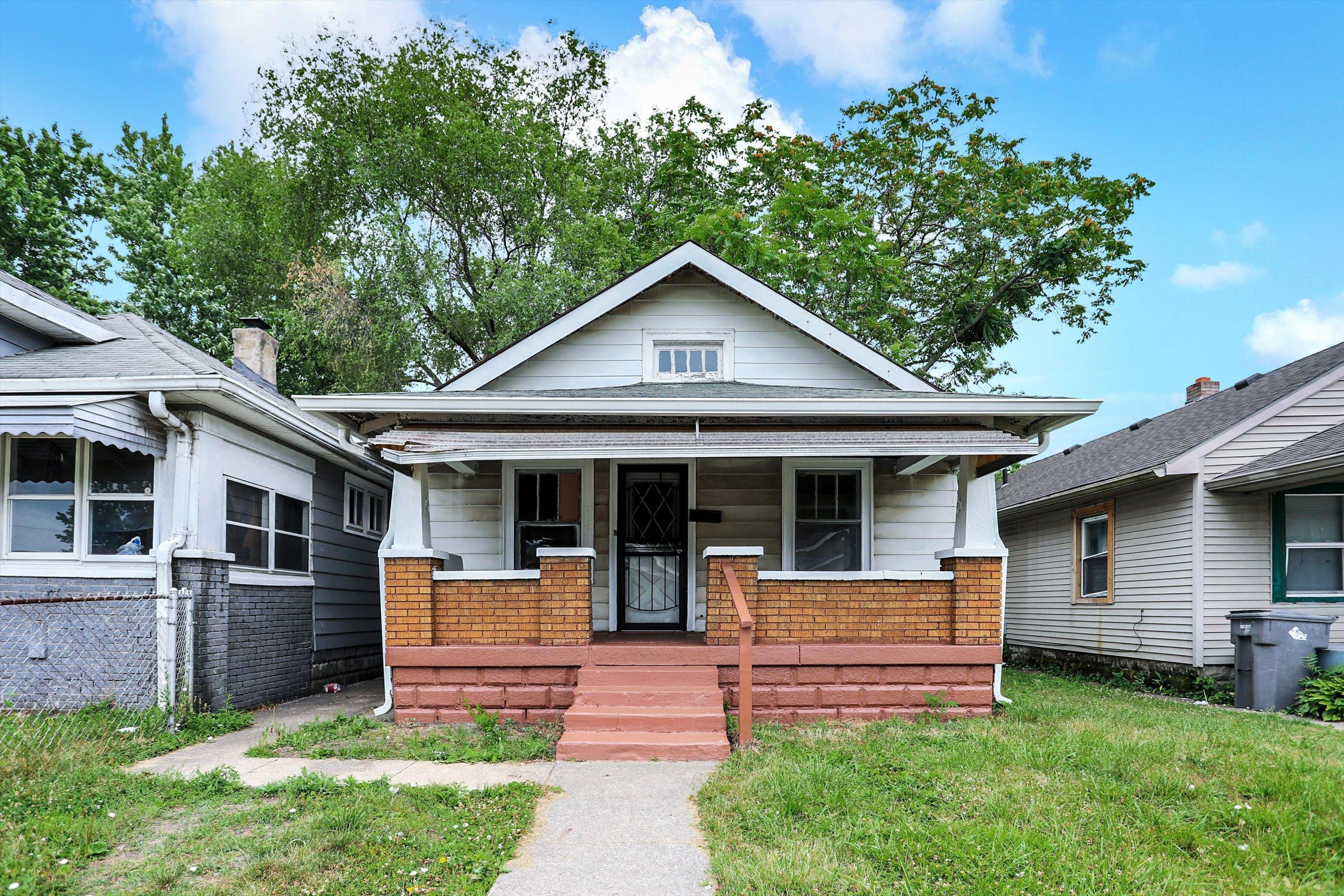 Photo one of 2431 Indianapolis Ave Indianapolis IN 46208 | MLS 21929383