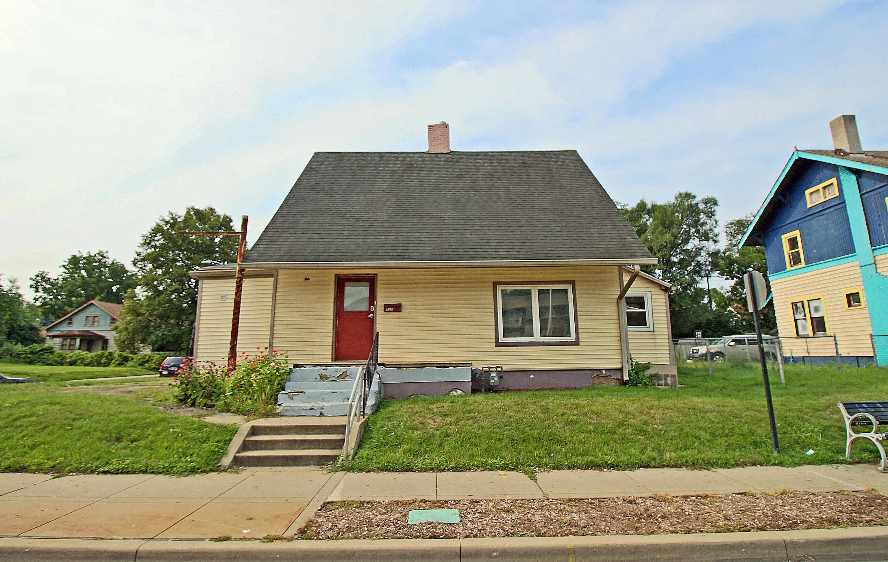 Photo one of 545 E 38Th St Indianapolis IN 46205 | MLS 21937602