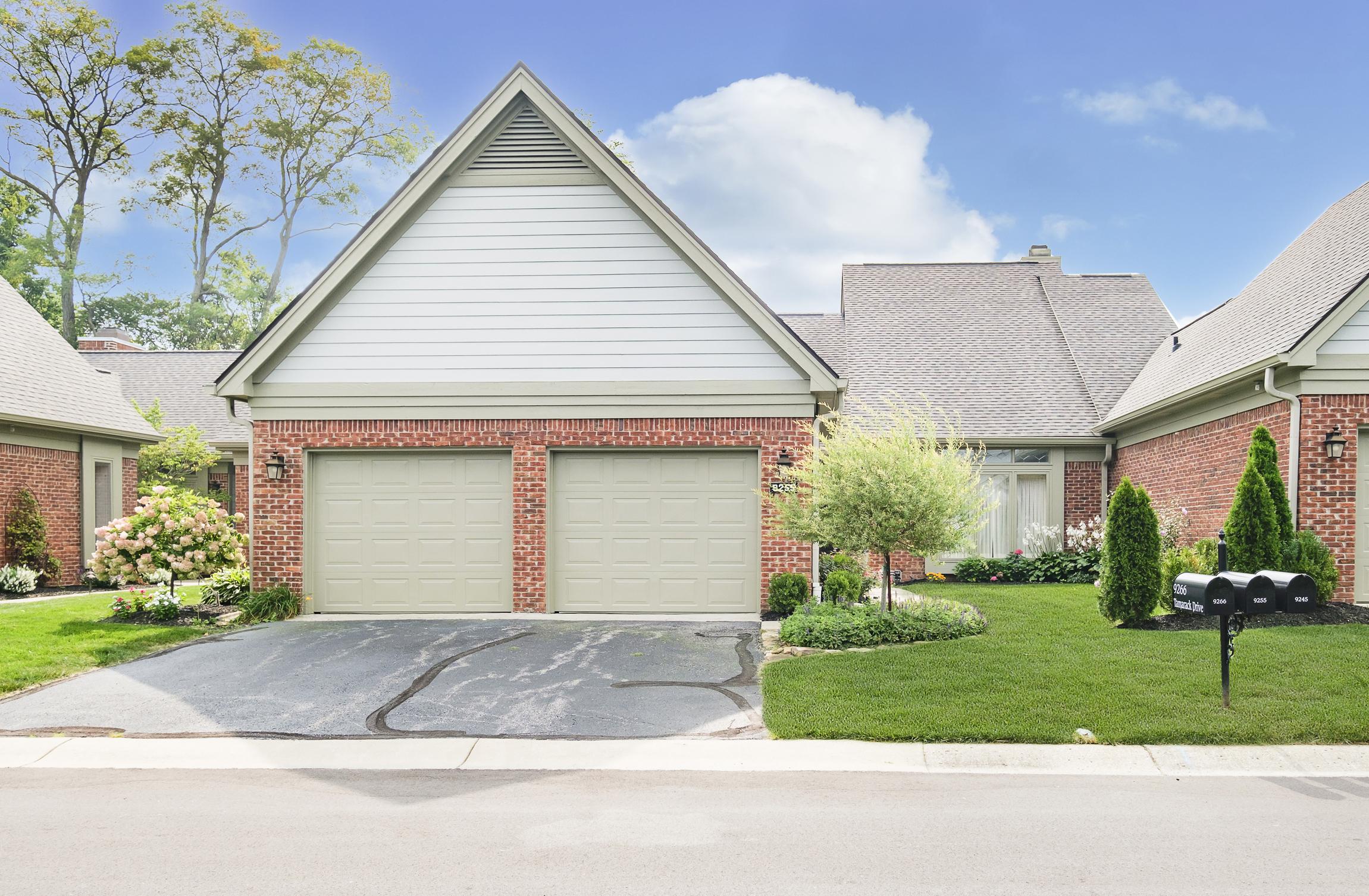 Photo one of 9255 Tamarack Dr # 30 Indianapolis IN 46260 | MLS 21939492