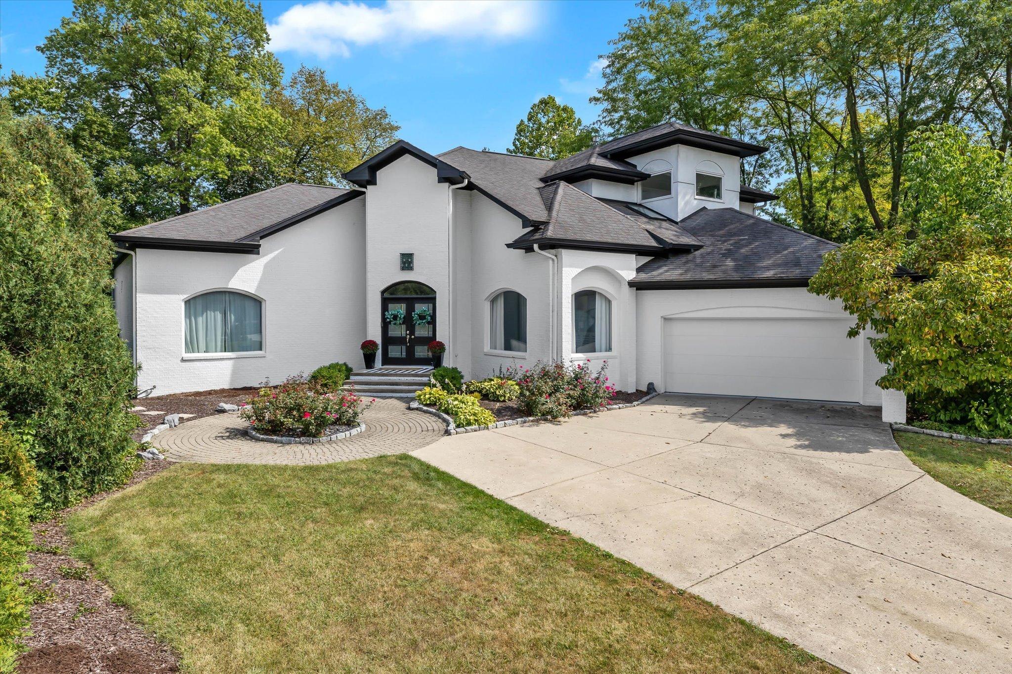 Photo one of 8517 Oakmont Ln Indianapolis IN 46260 | MLS 21942605
