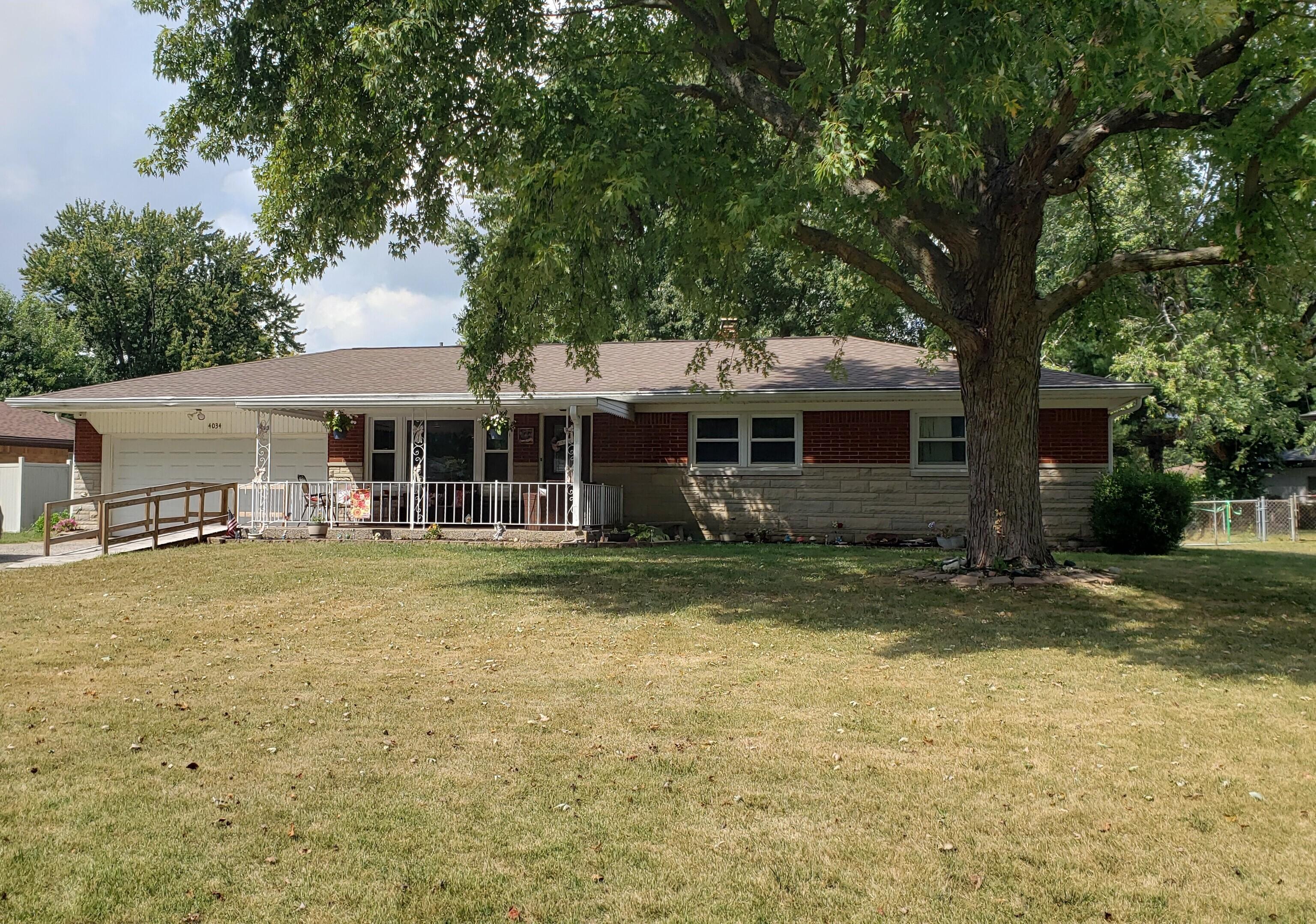 Photo one of 4034 Floyd Dr Indianapolis IN 46221 | MLS 21943903