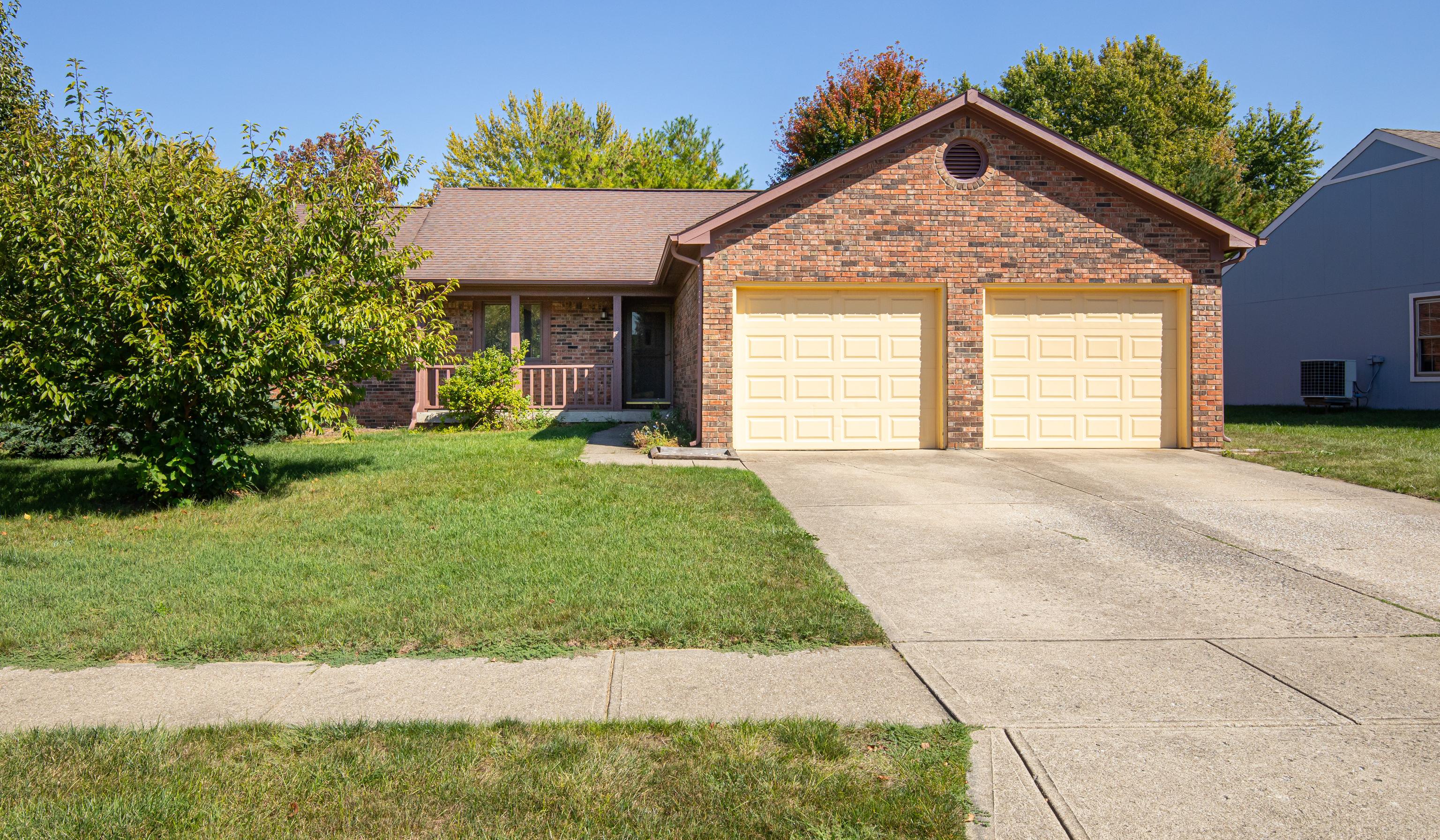 Photo one of 8811 Country Walk Dr Indianapolis IN 46227 | MLS 21946585
