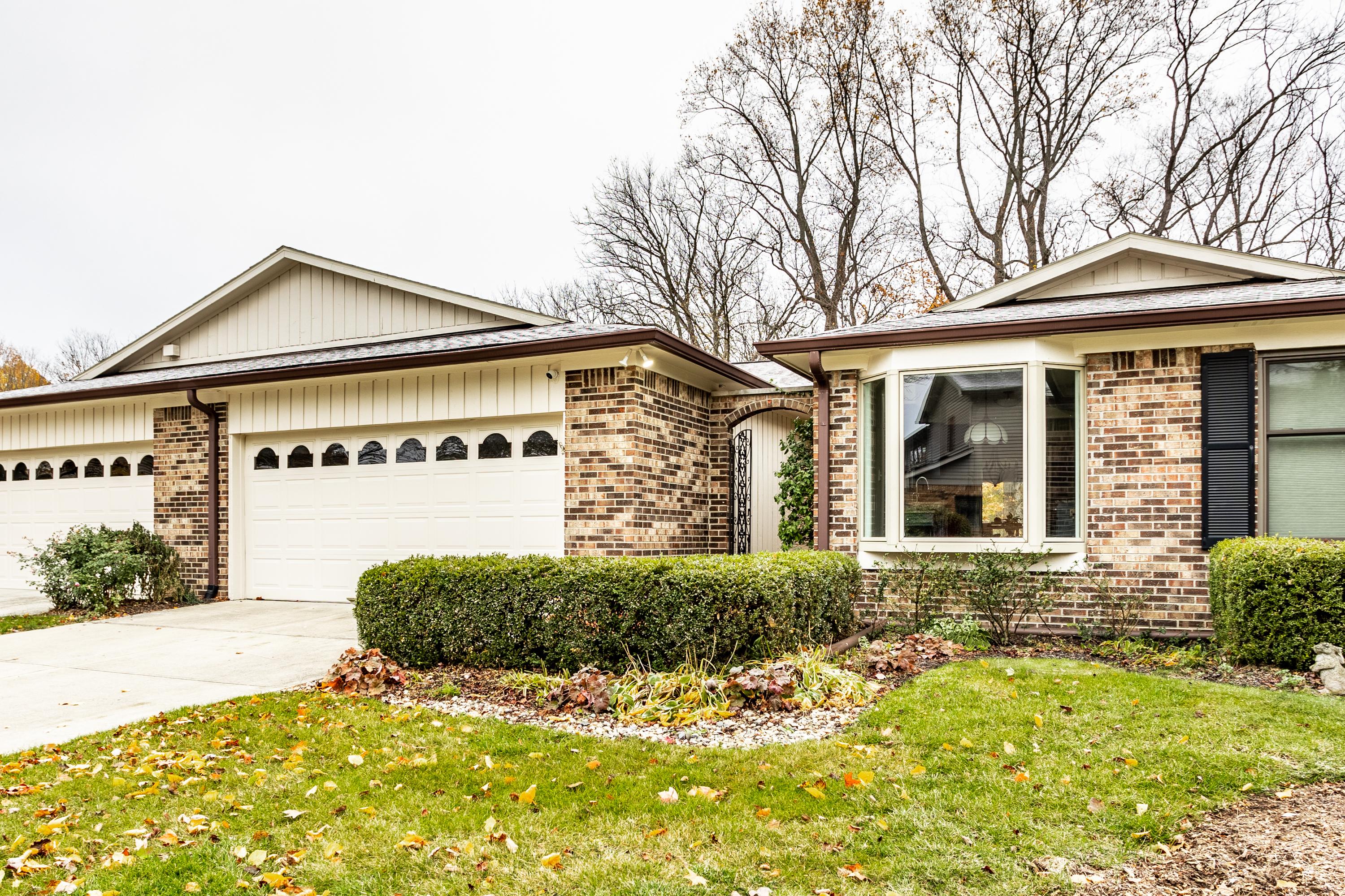 Photo one of 8461 Quail Hollow Rd Indianapolis IN 46260 | MLS 21950710