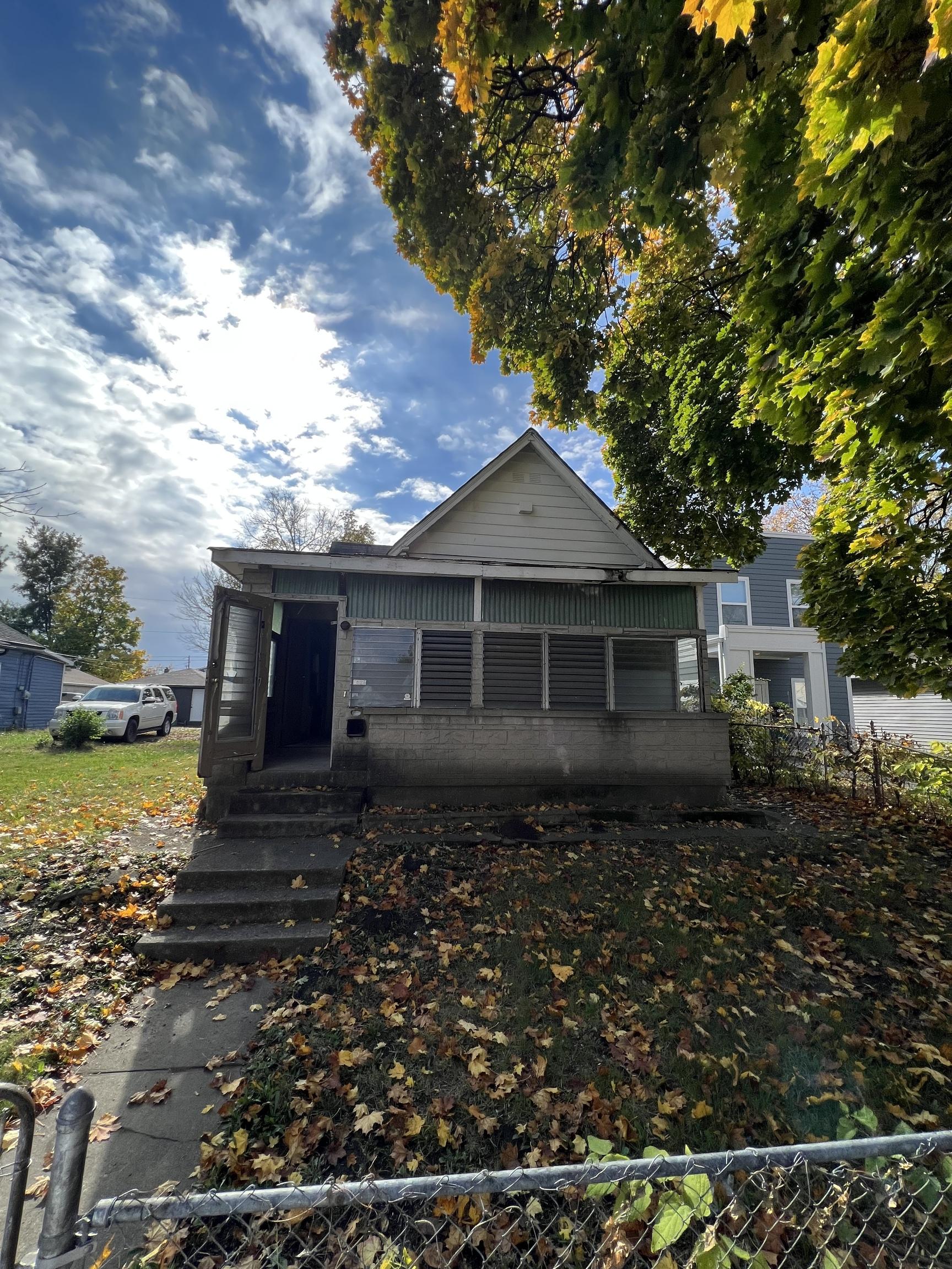 Photo one of 1025 W Roache St Indianapolis IN 46208 | MLS 21951070