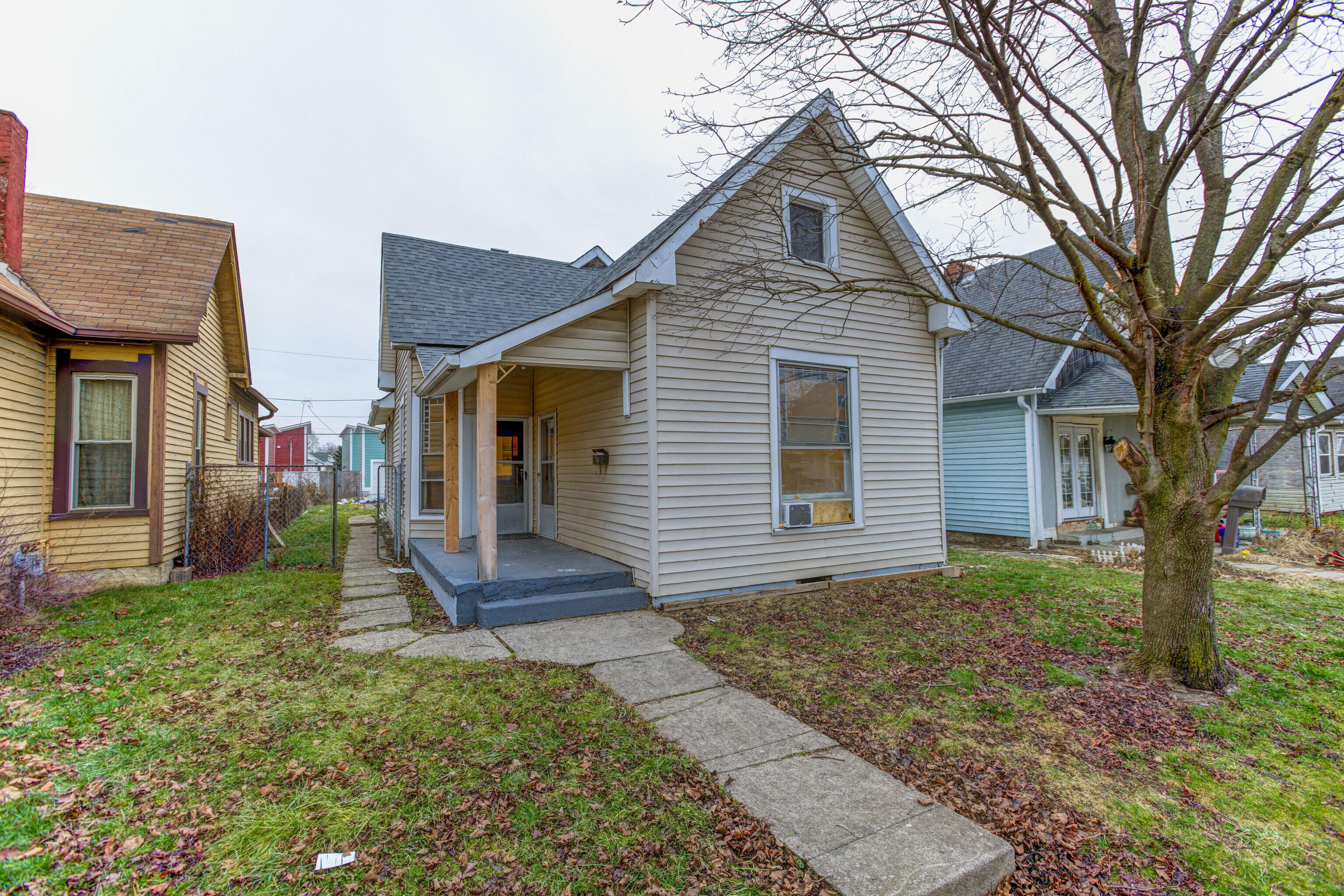 Photo one of 1613 Draper St Indianapolis IN 46203 | MLS 21954379