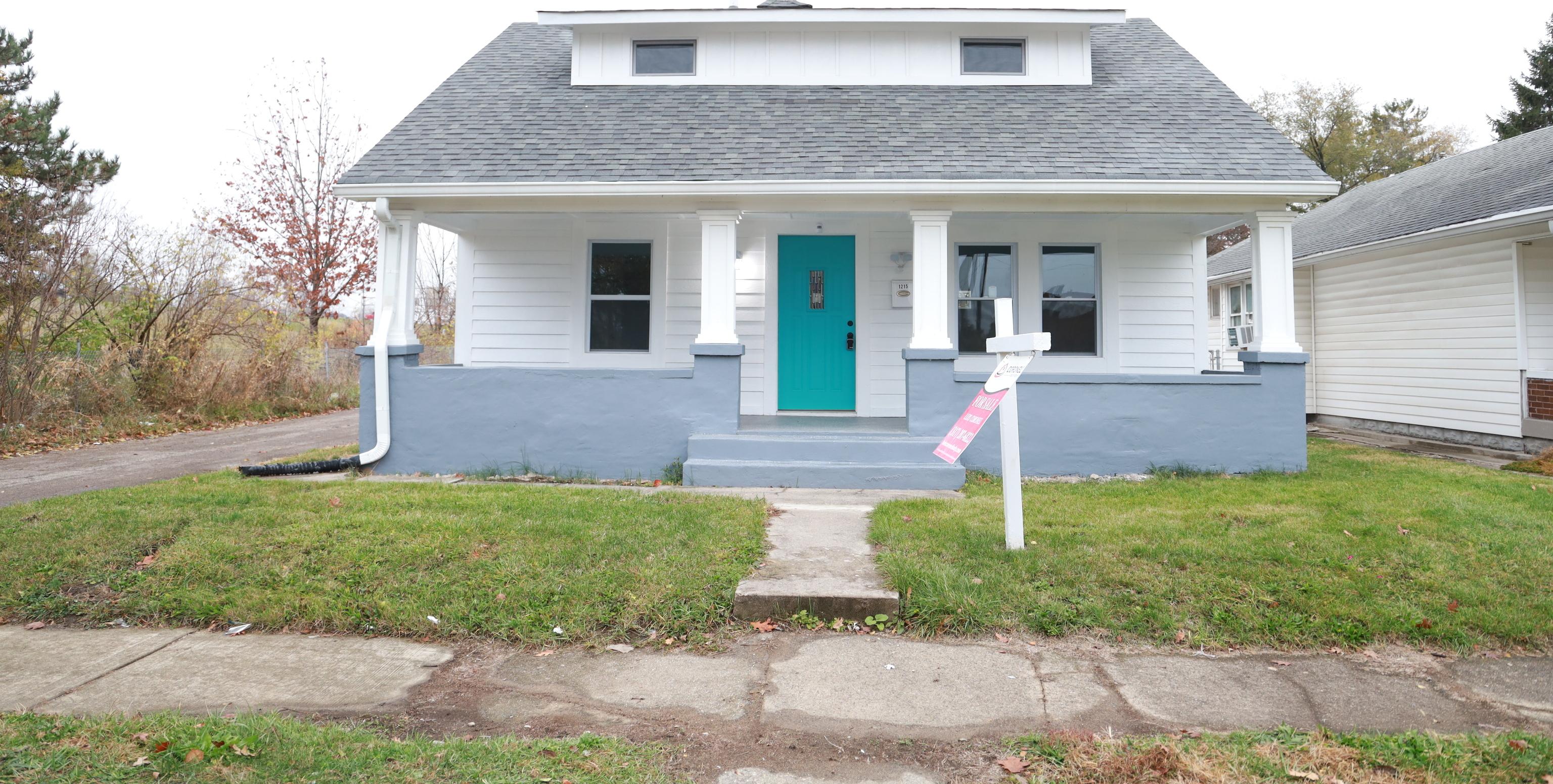 Photo one of 1215 E Kelly St Indianapolis IN 46203 | MLS 21954415
