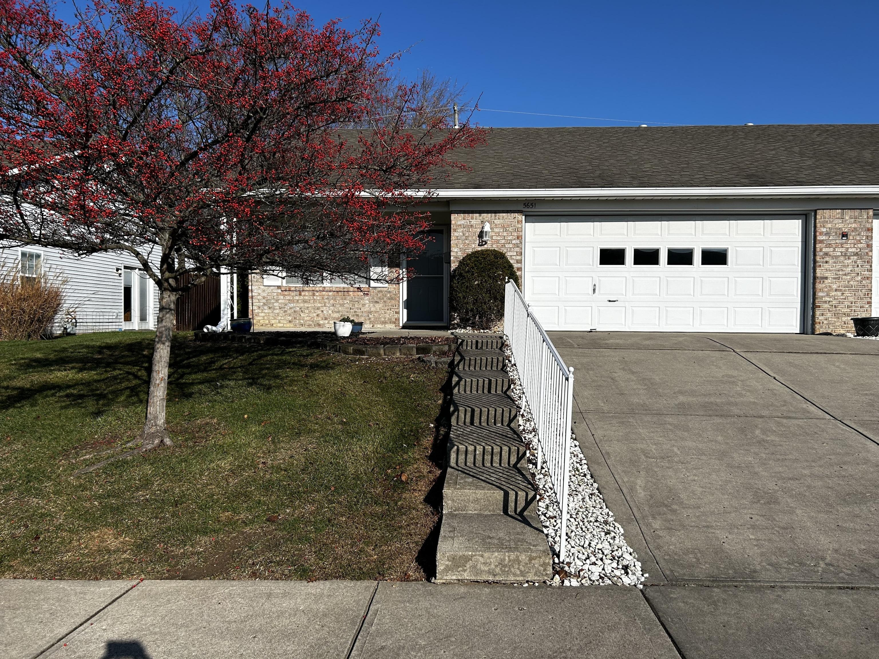 Photo one of 5651 Misty Ridge Cir Indianapolis IN 46237 | MLS 21954707