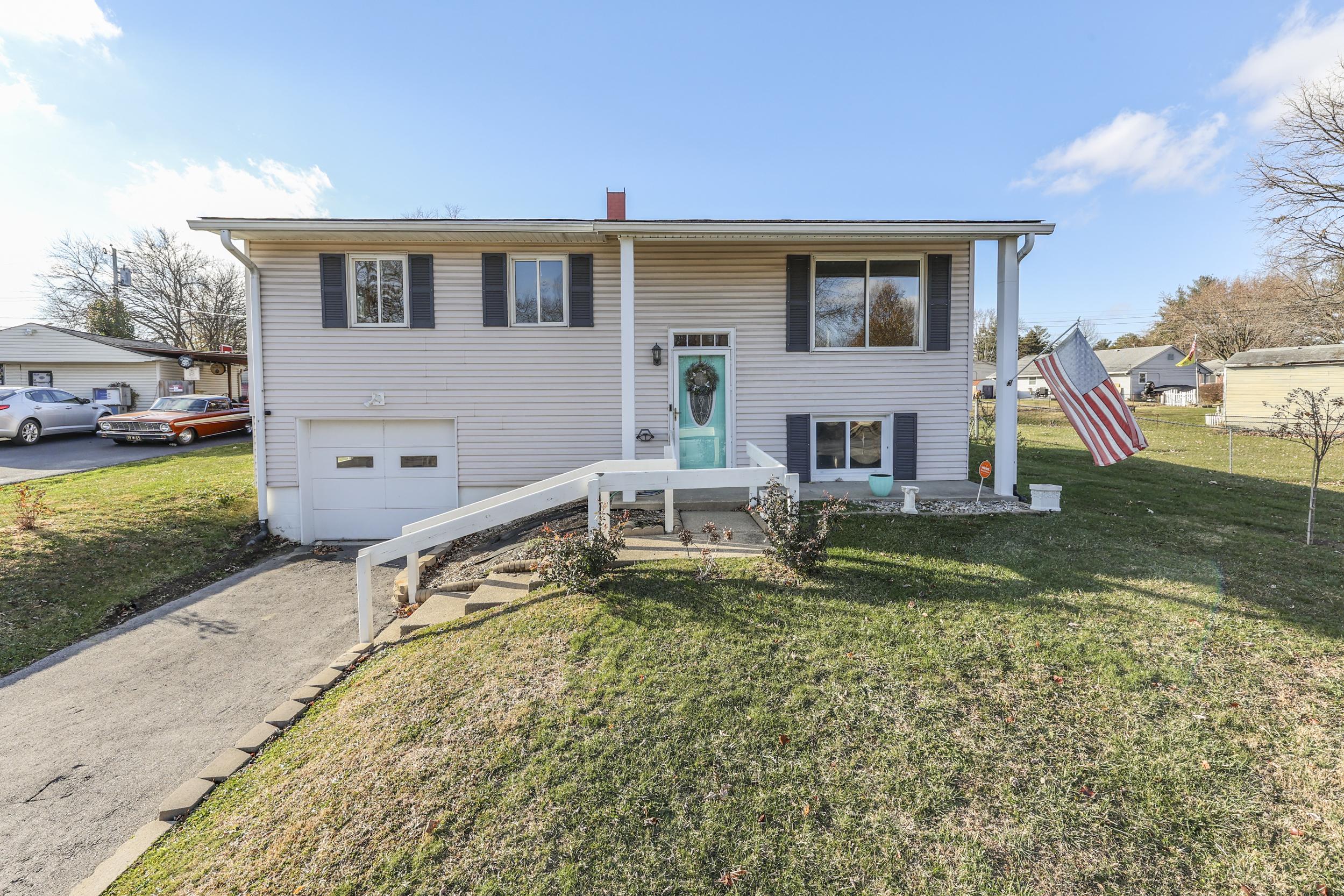 Photo one of 4546 Laclede St Indianapolis IN 46221 | MLS 21954834