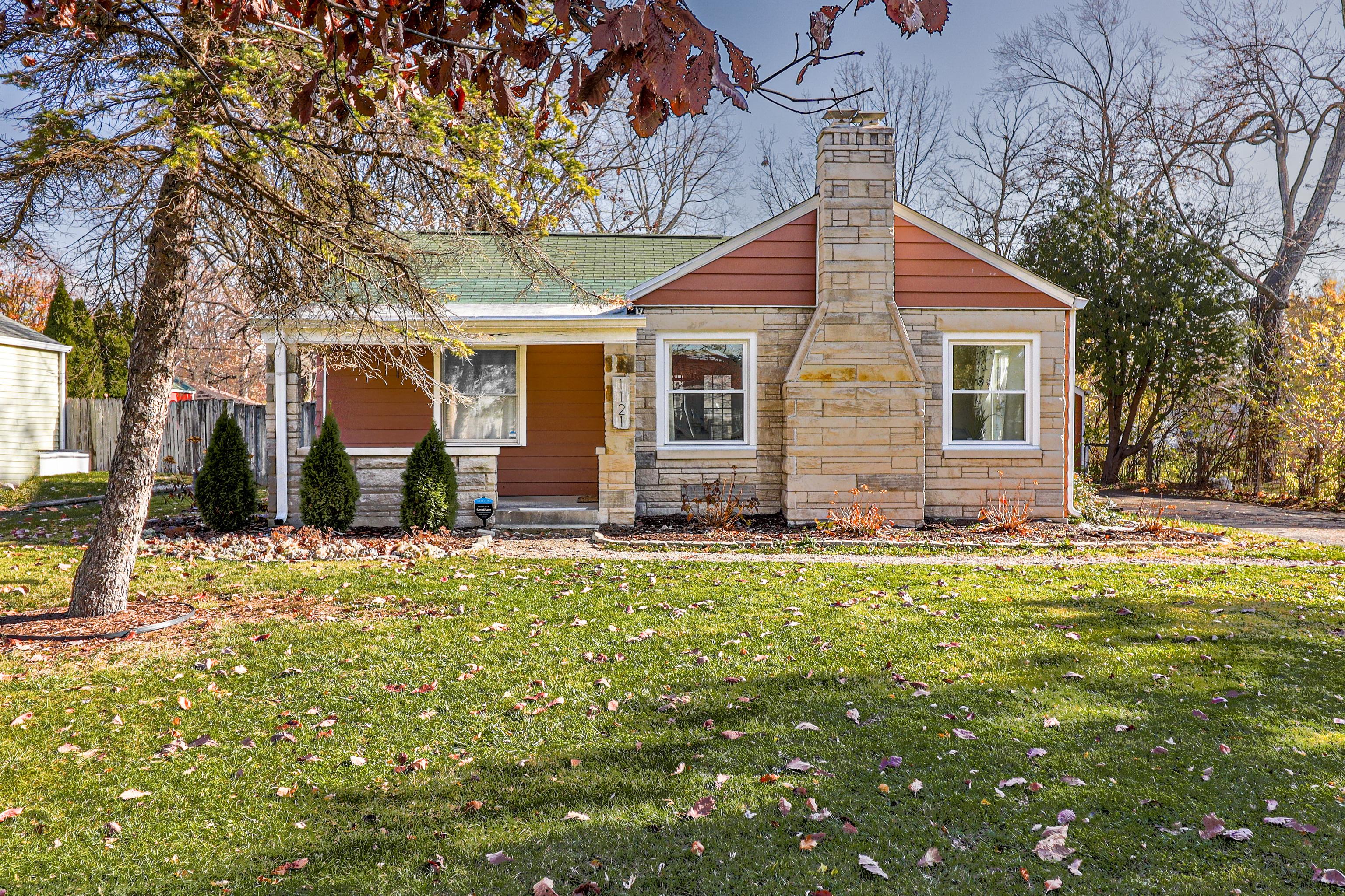 Photo one of 1121 Edgewood Dr Indianapolis IN 46219 | MLS 21955086