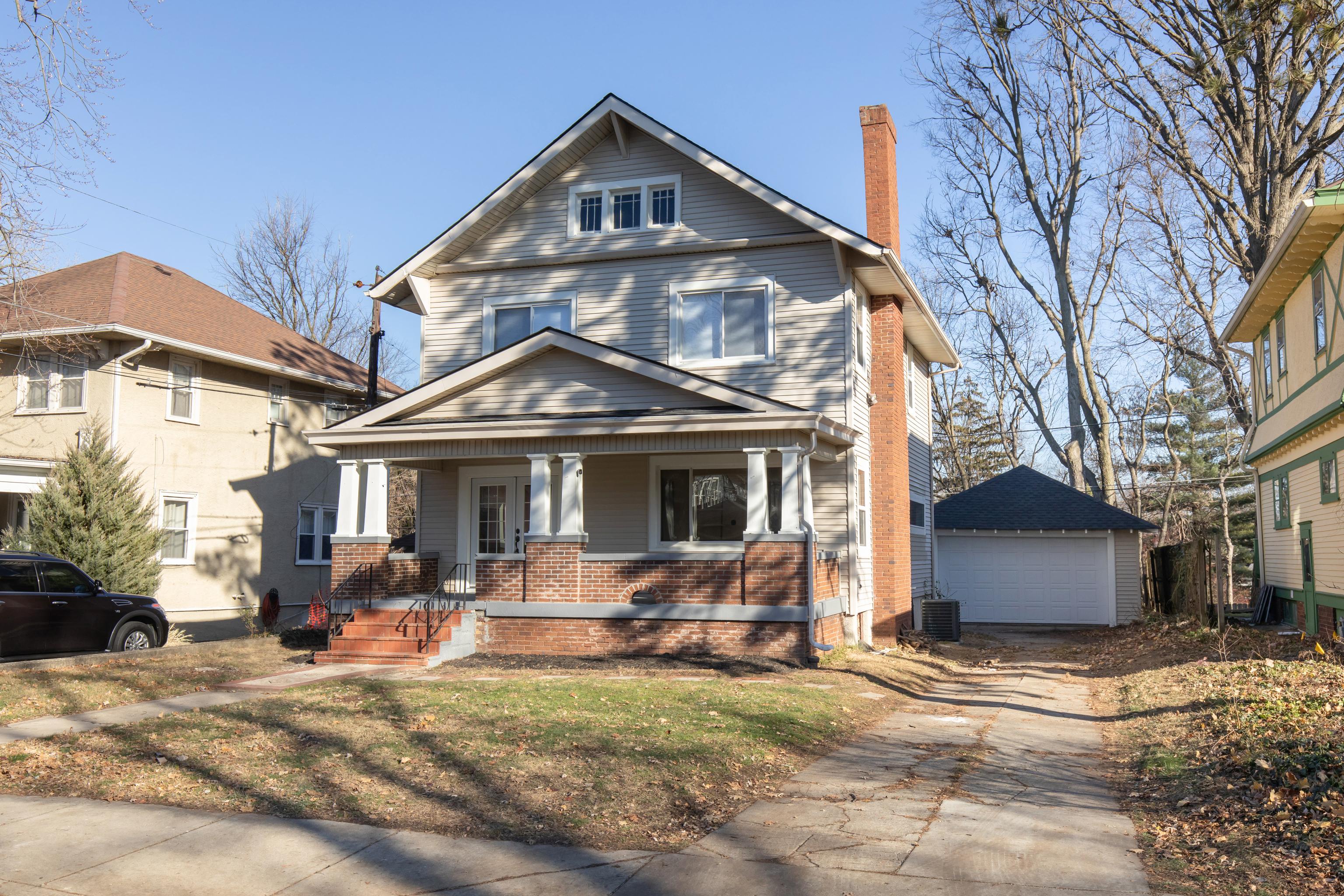 Photo one of 561 Central S Ct Indianapolis IN 46205 | MLS 21955088