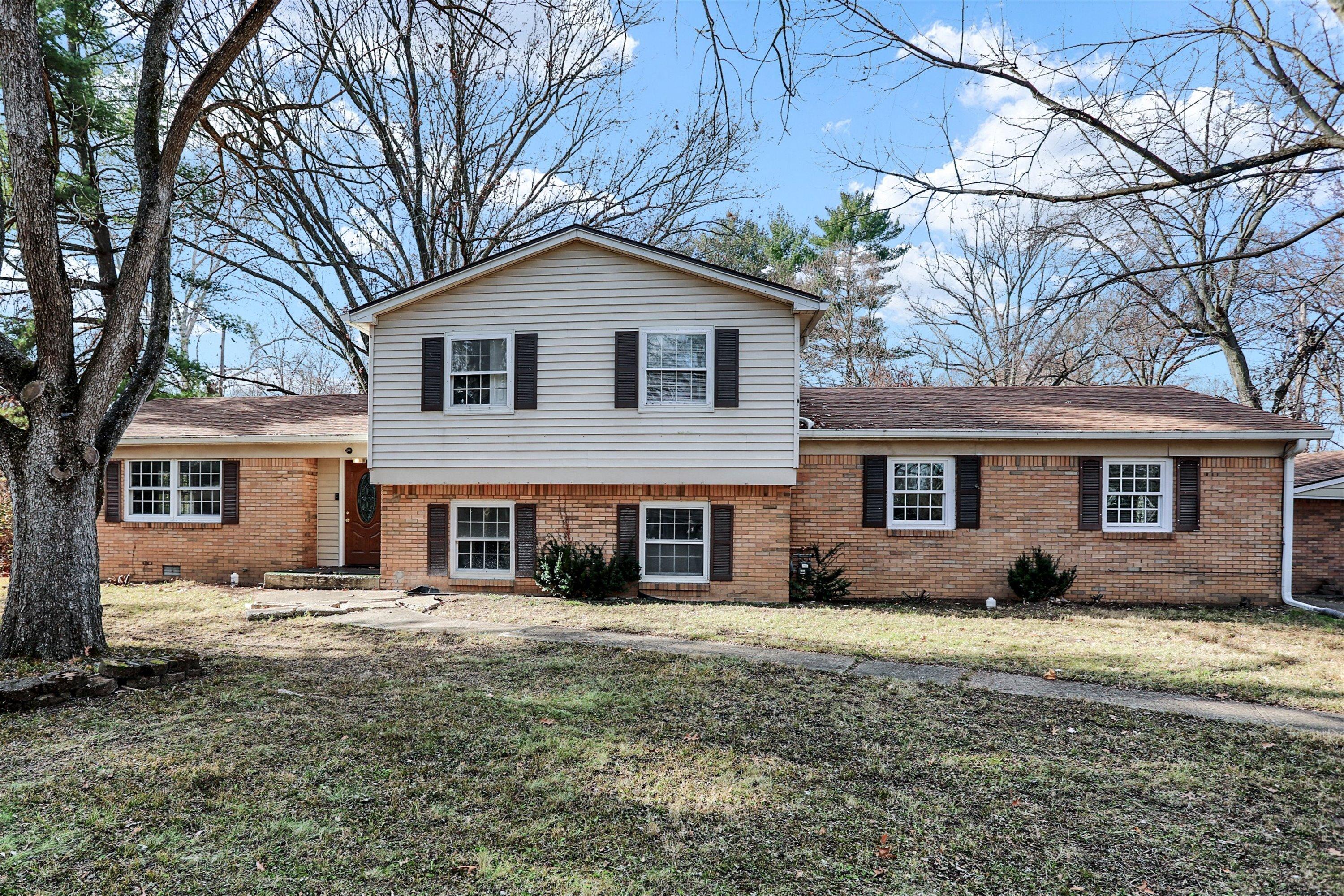 Photo one of 5564 Chester Ln Indianapolis IN 46220 | MLS 21955455
