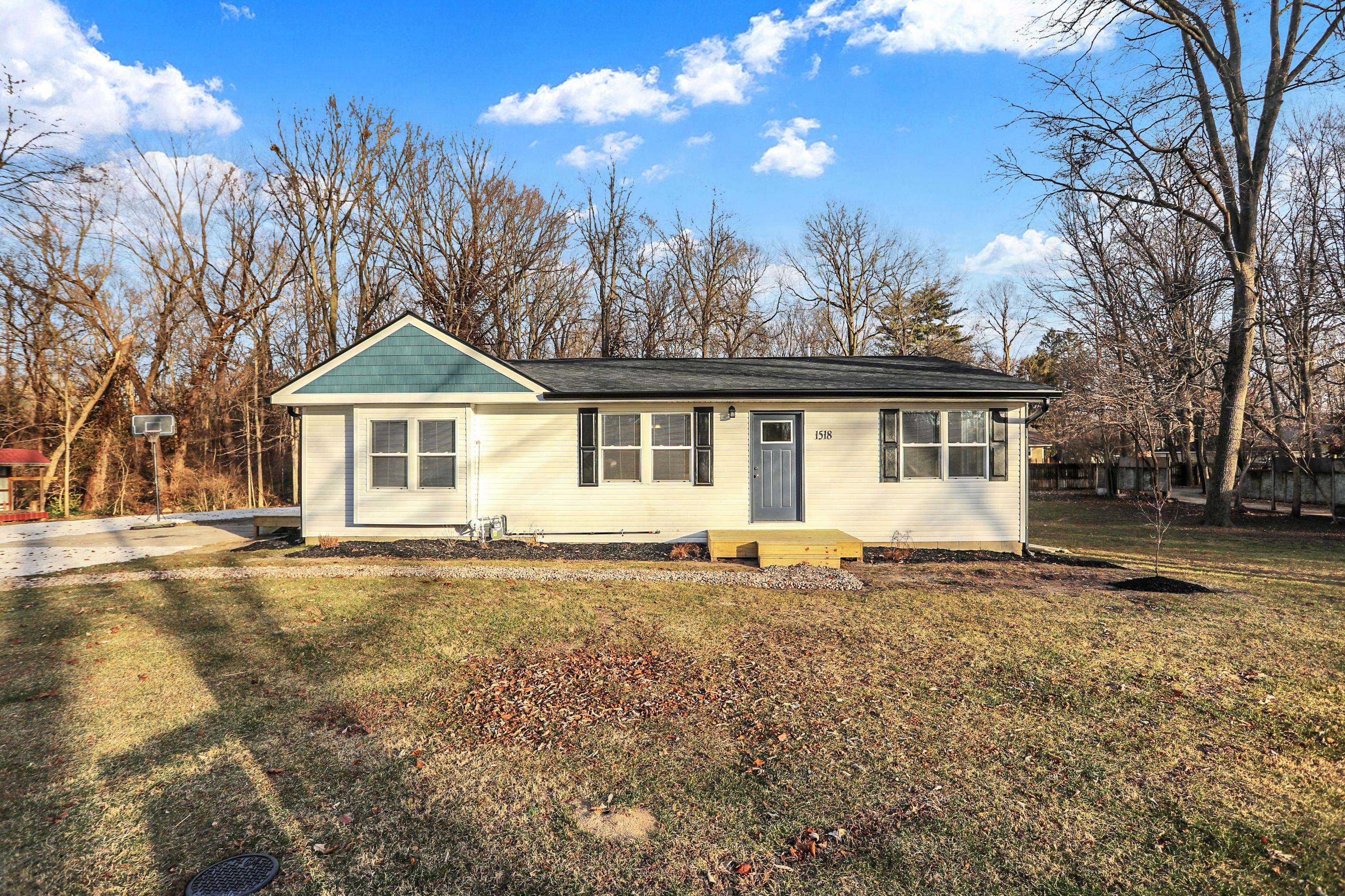Photo one of 1518 Maxine Rd Indianapolis IN 46240 | MLS 21955934