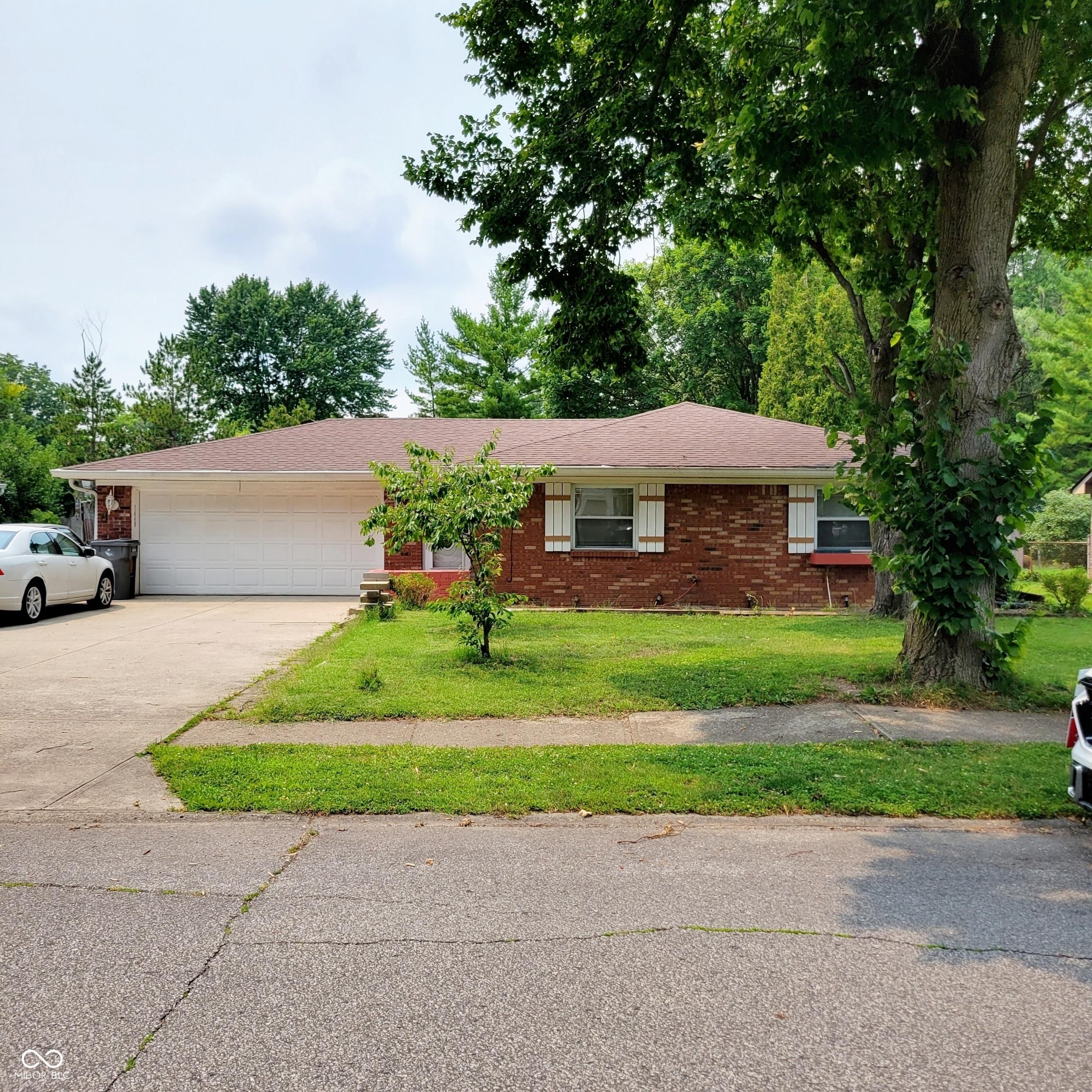 Photo one of 7440 Hearthstone Way Indianapolis IN 46227 | MLS 21956148