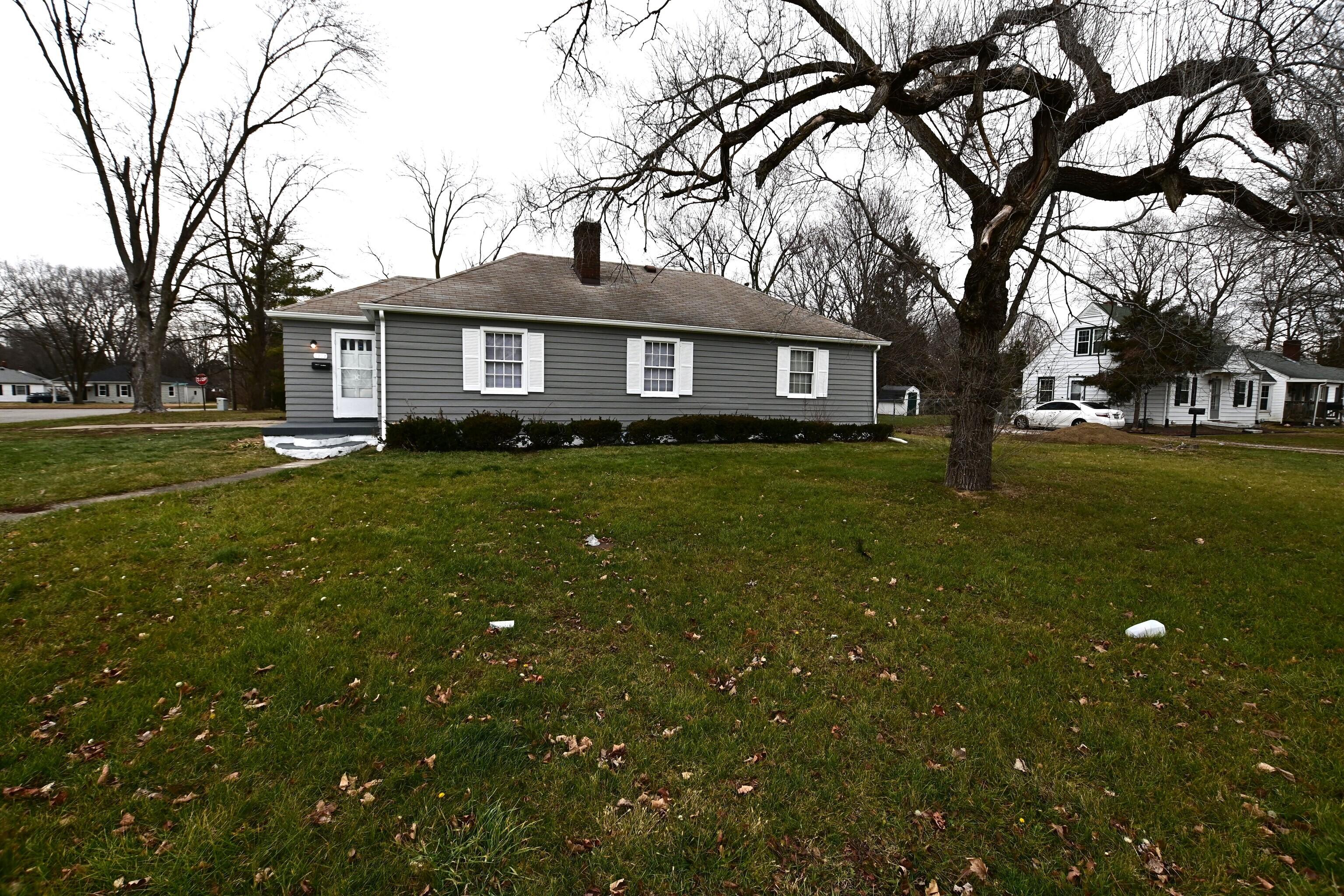Photo one of 5202 E 16Th St Indianapolis IN 46218 | MLS 21957646