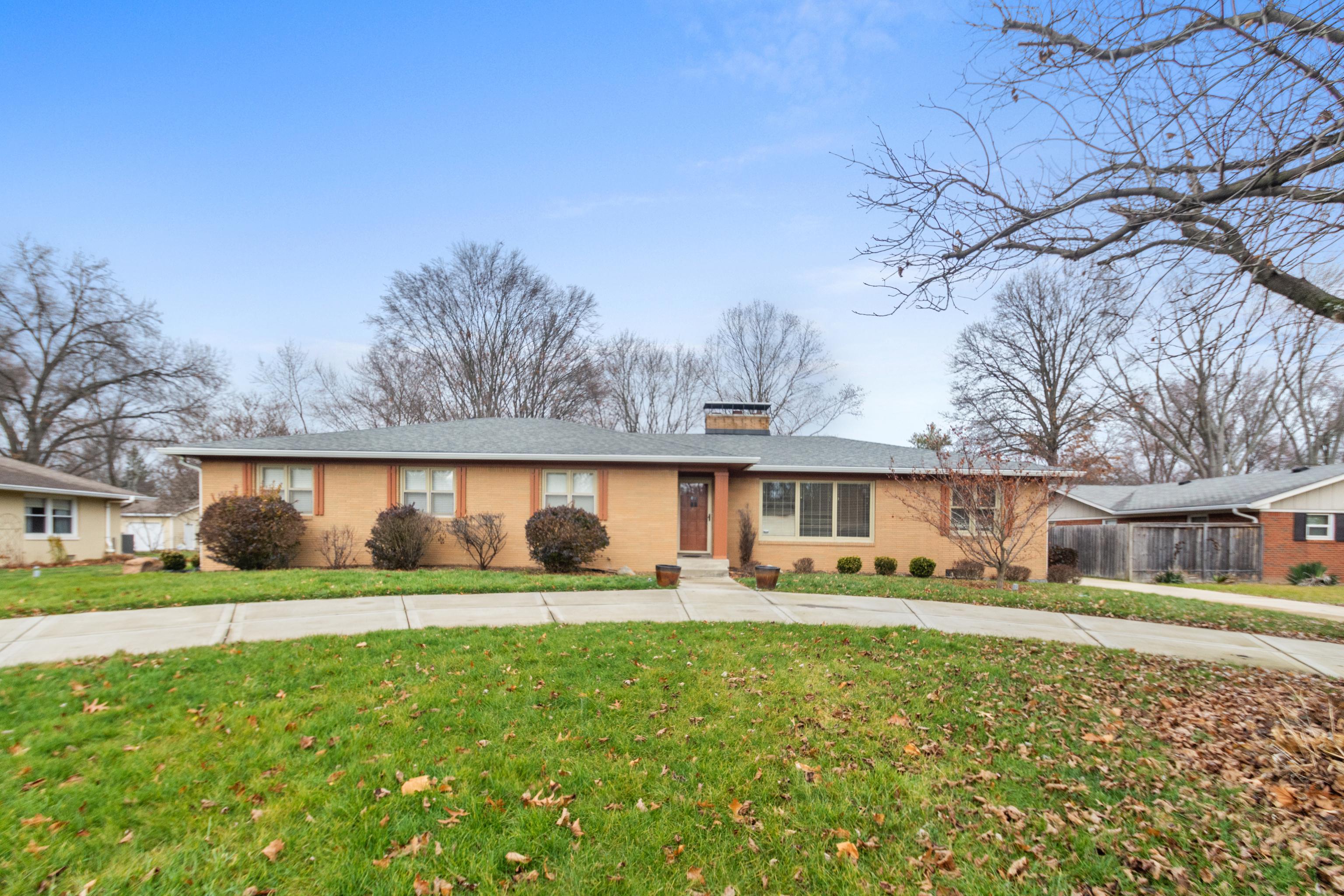 Photo one of 1010 W 72Nd St Indianapolis IN 46260 | MLS 21958865