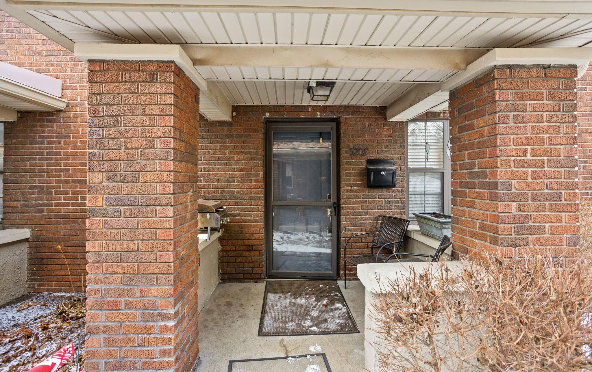 Photo one of 520 Sutherland Ave # E Indianapolis IN 46205 | MLS 21960079