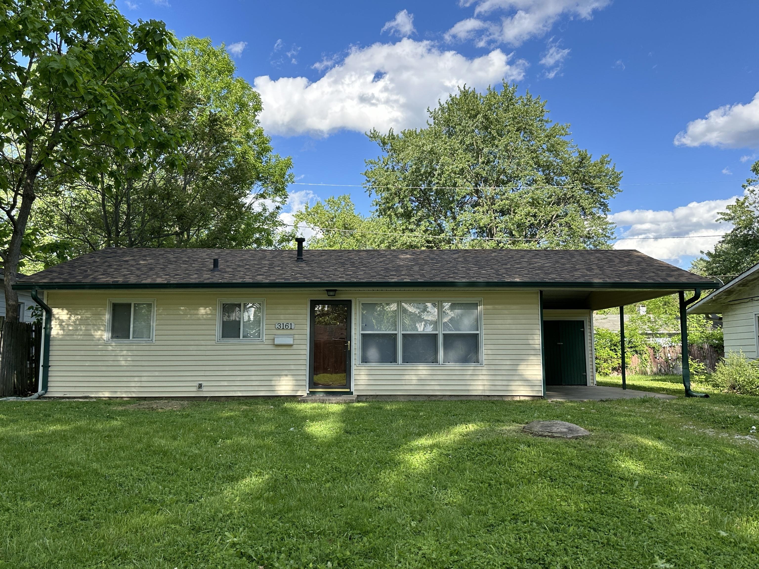 Photo one of 3161 Shick Dr Indianapolis IN 46218 | MLS 21961830