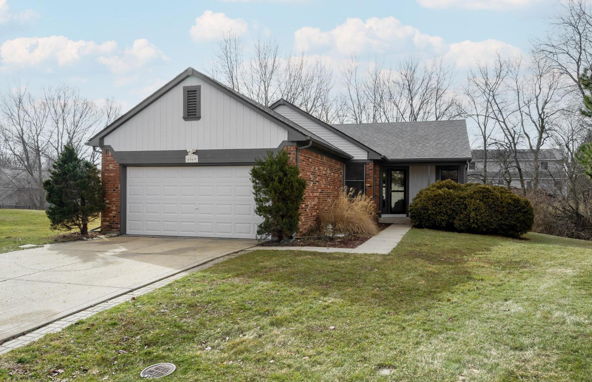 Photo one of 6069 Colony Mill Ln Indianapolis IN 46254 | MLS 21962747