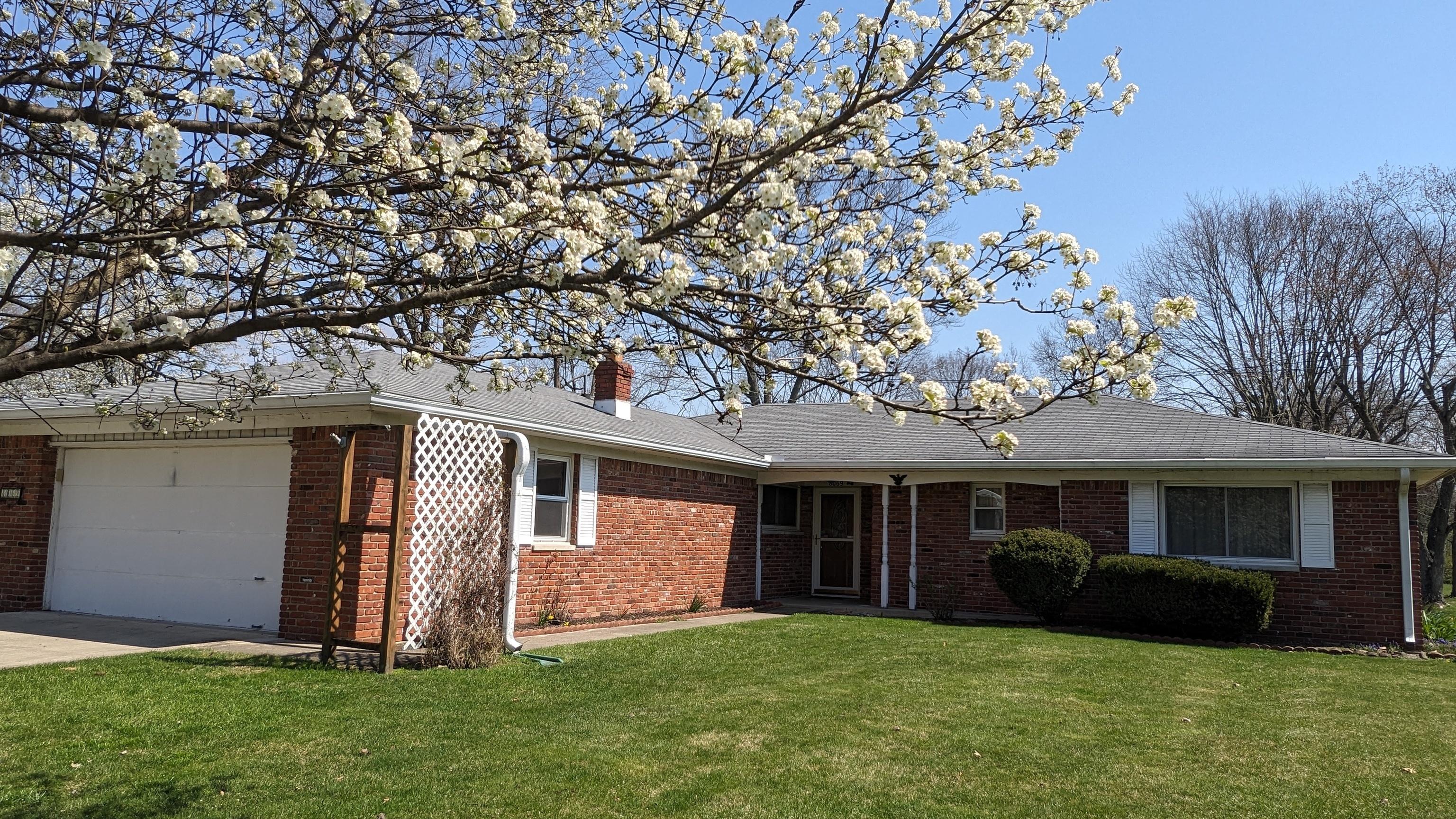 Photo one of 8069 Stafford Ln Indianapolis IN 46260 | MLS 21963096