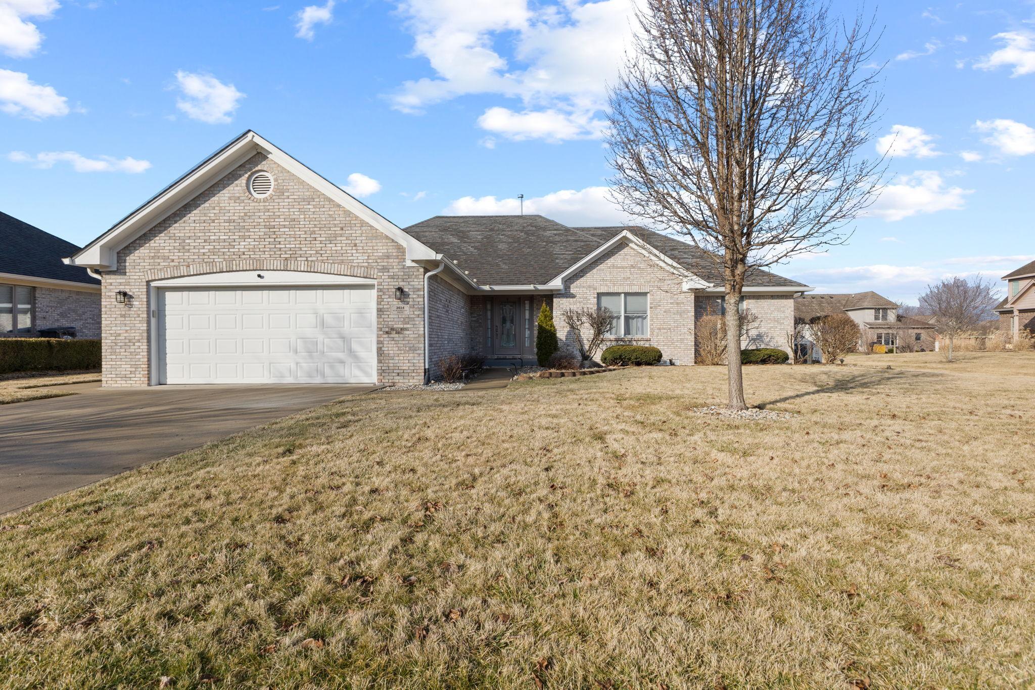 Photo one of 3614 Morningside Dr Greenwood IN 46143 | MLS 21963687