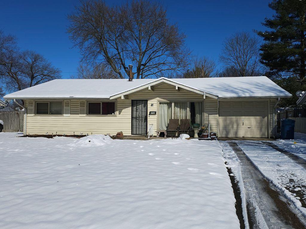 Photo one of 5726 Gateway Dr Indianapolis IN 46254 | MLS 21964553