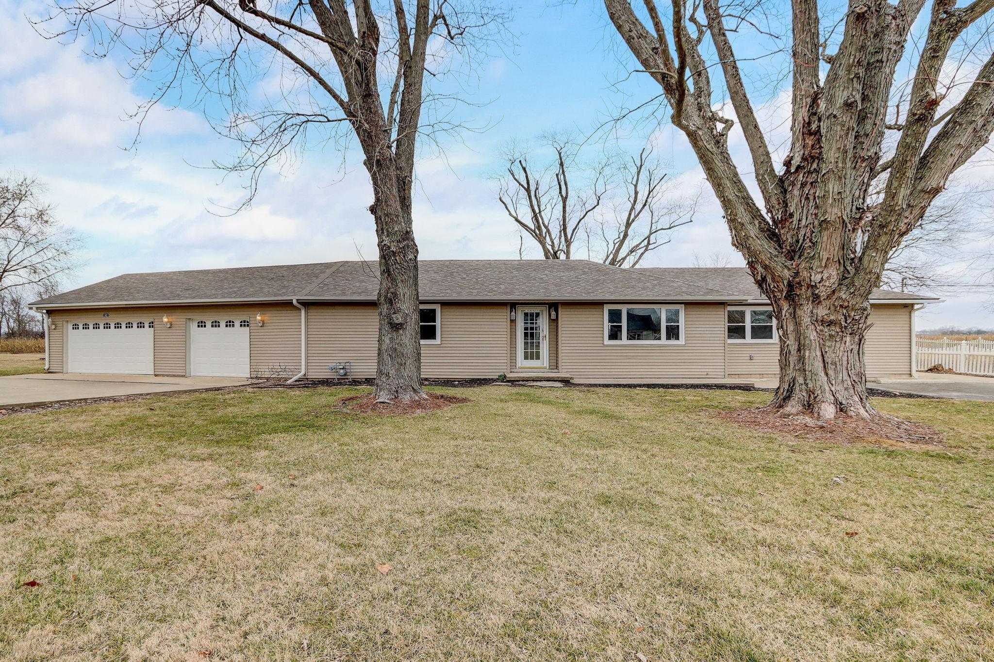 Photo one of 562 N Knightstown Rd Shelbyville IN 46176 | MLS 21965418