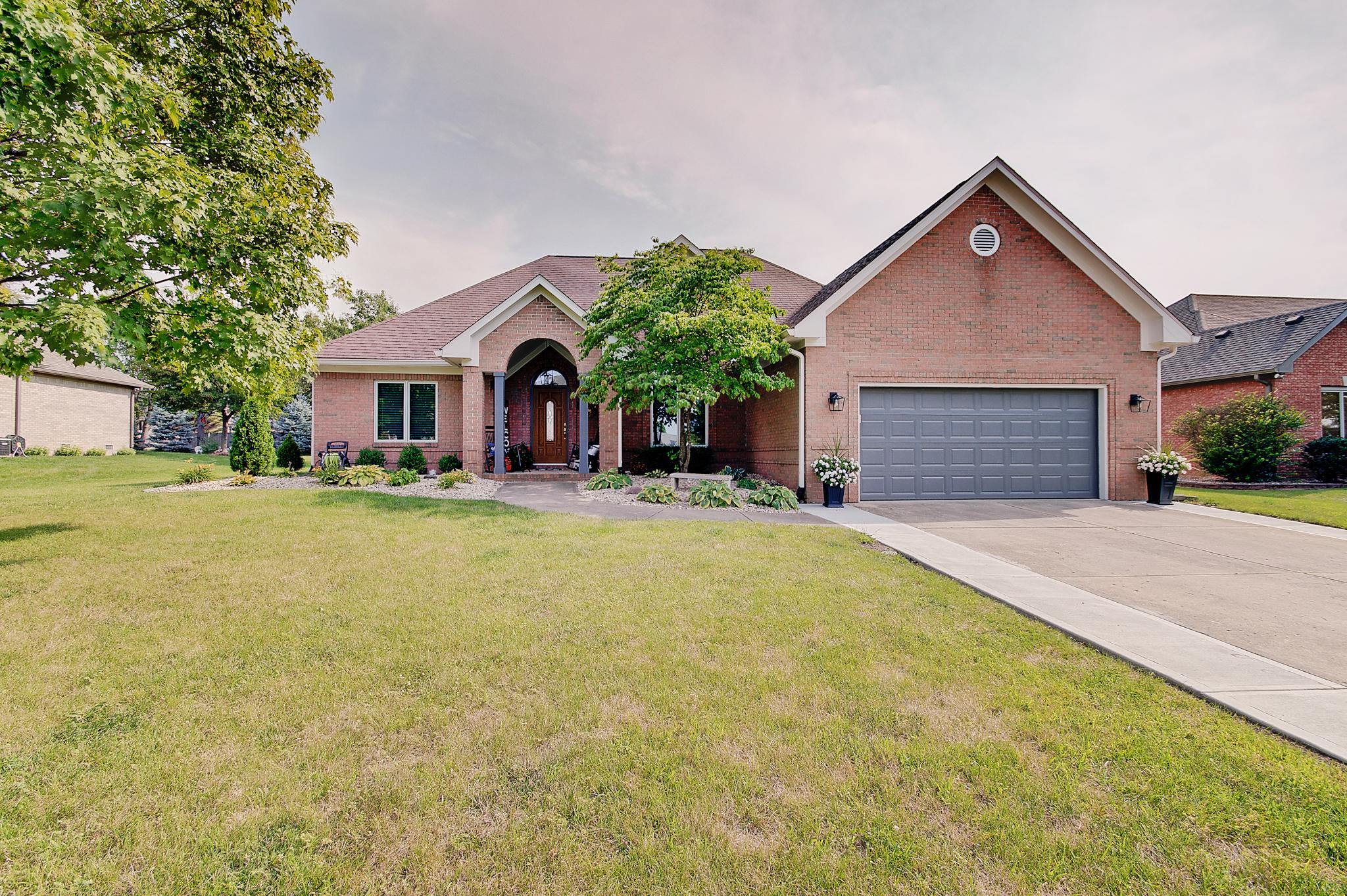 Photo one of 3937 Highland Park Dr Greenwood IN 46143 | MLS 21965909