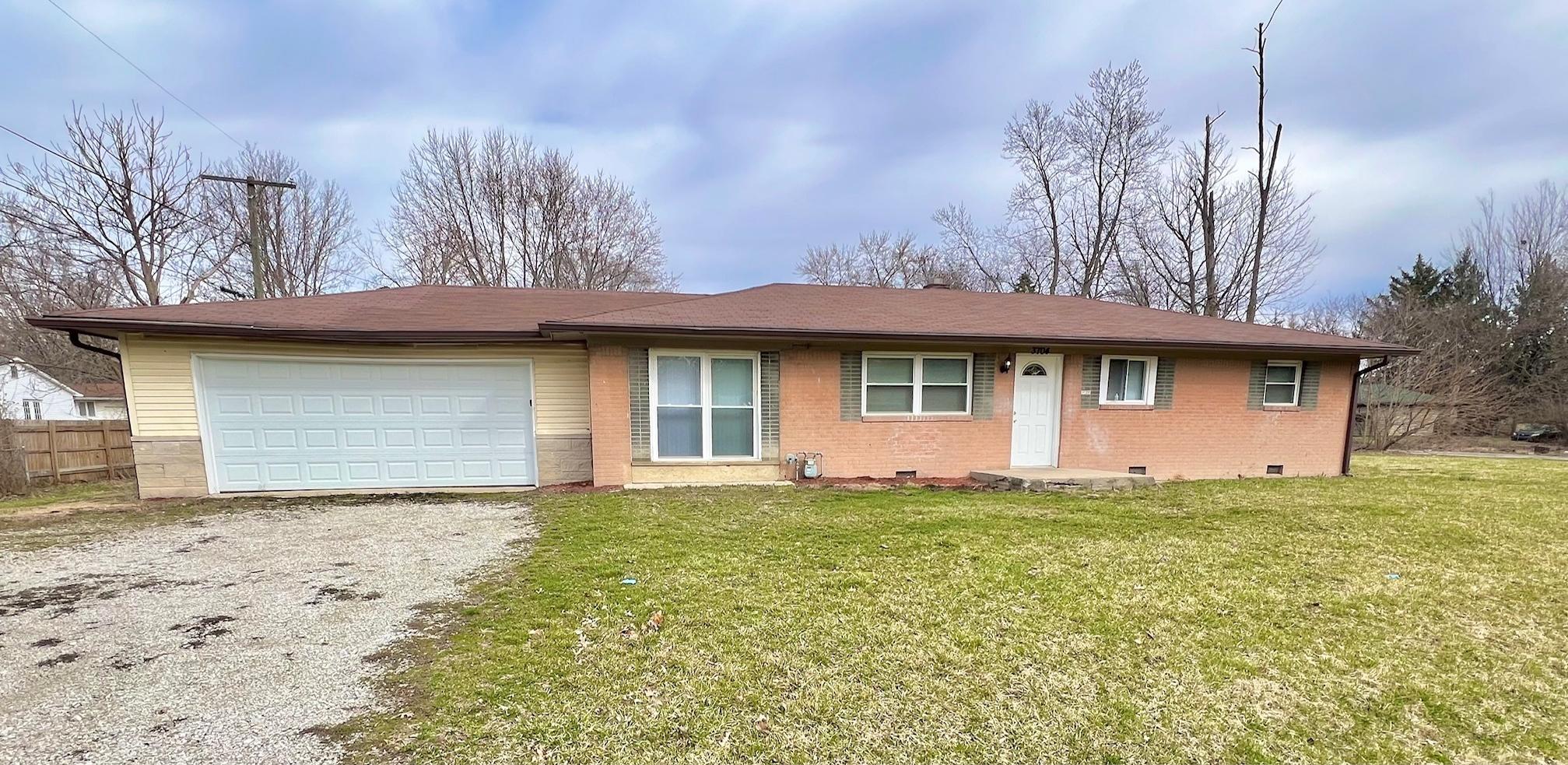 Photo one of 3704 N Sadlier Dr Indianapolis IN 46226 | MLS 21966040