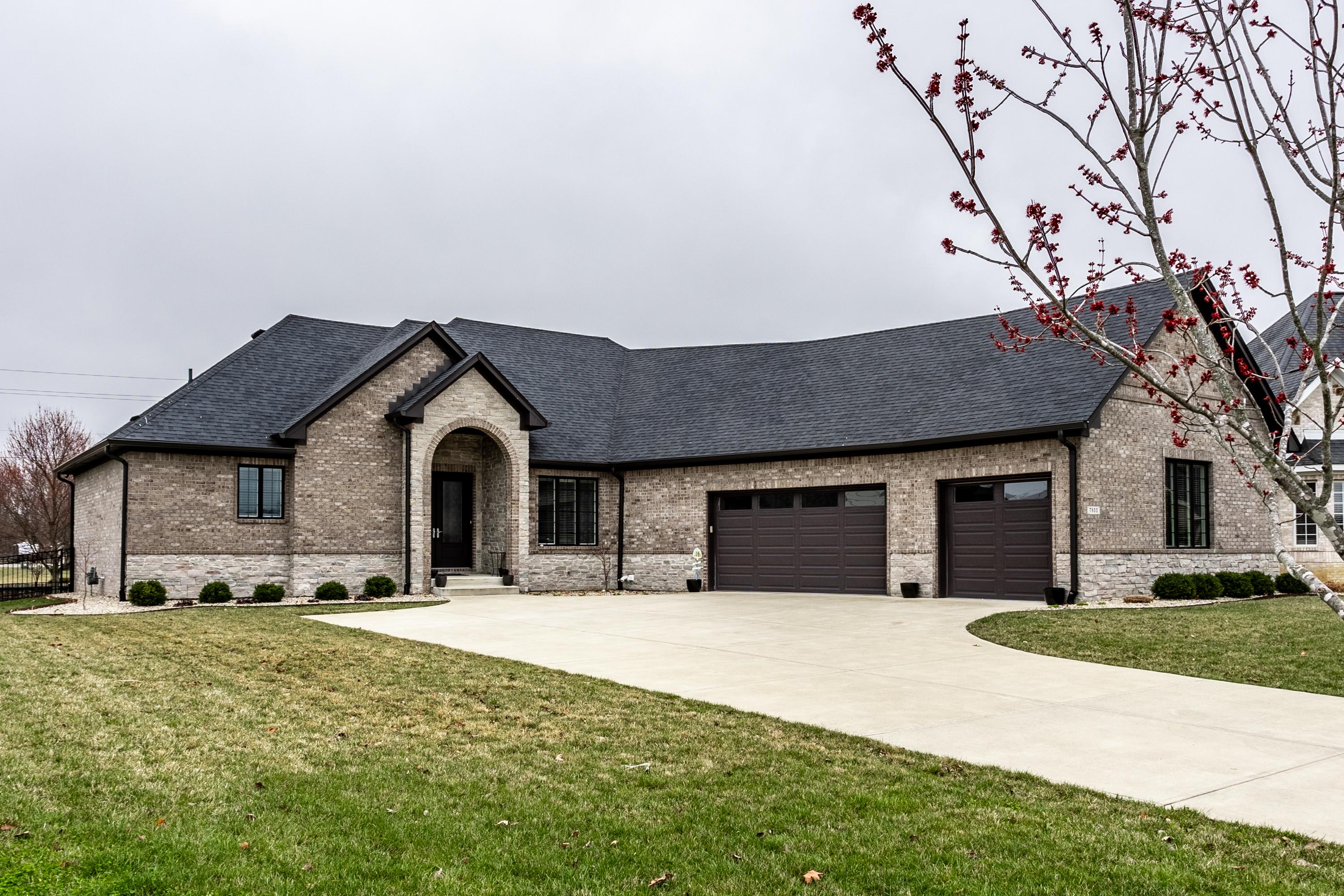 Photo one of 7933 Stonebriar Way Indianapolis IN 46259 | MLS 21966151