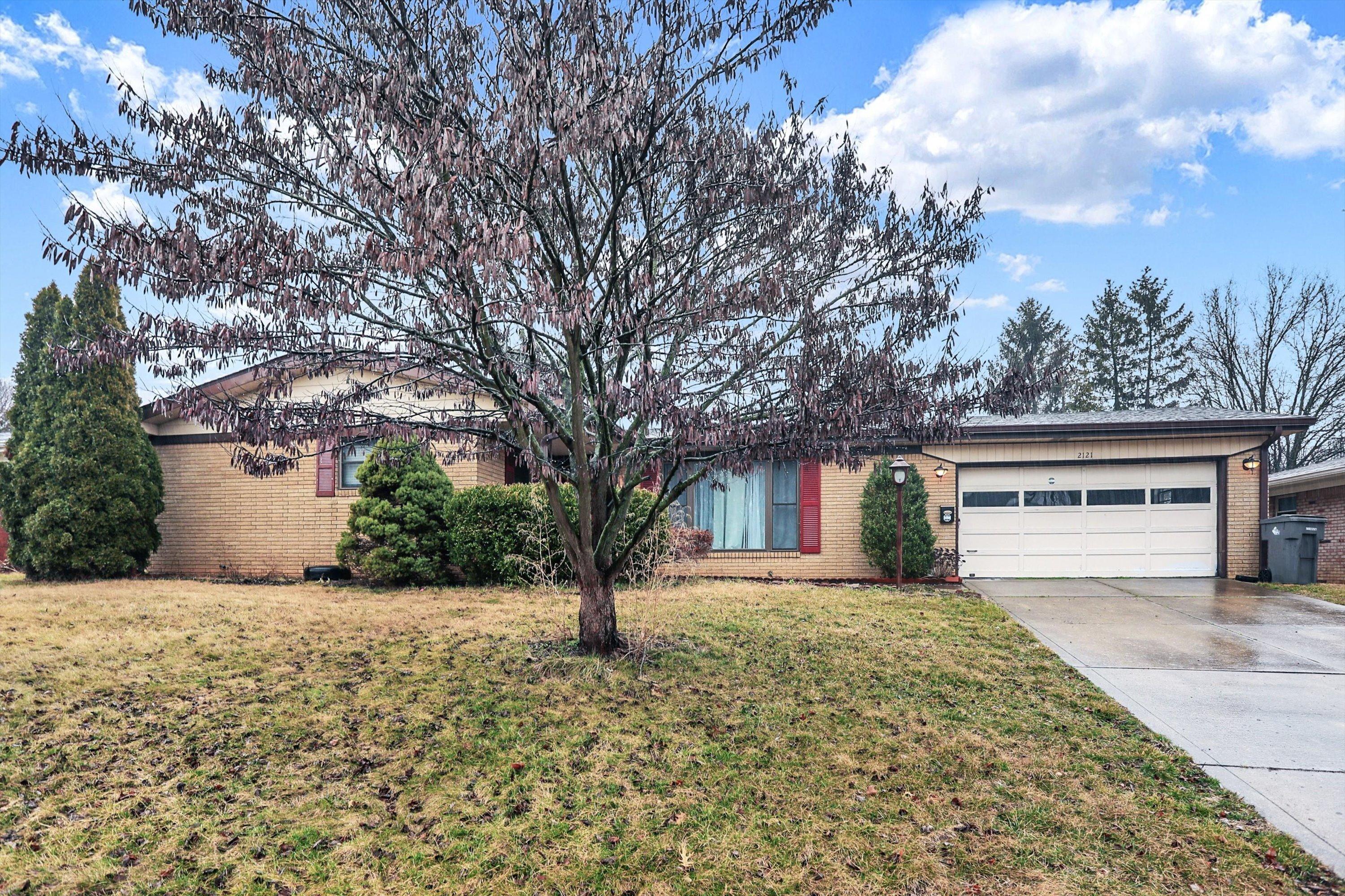 Photo one of 2121 Radcliffe Ave Indianapolis IN 46227 | MLS 21966432