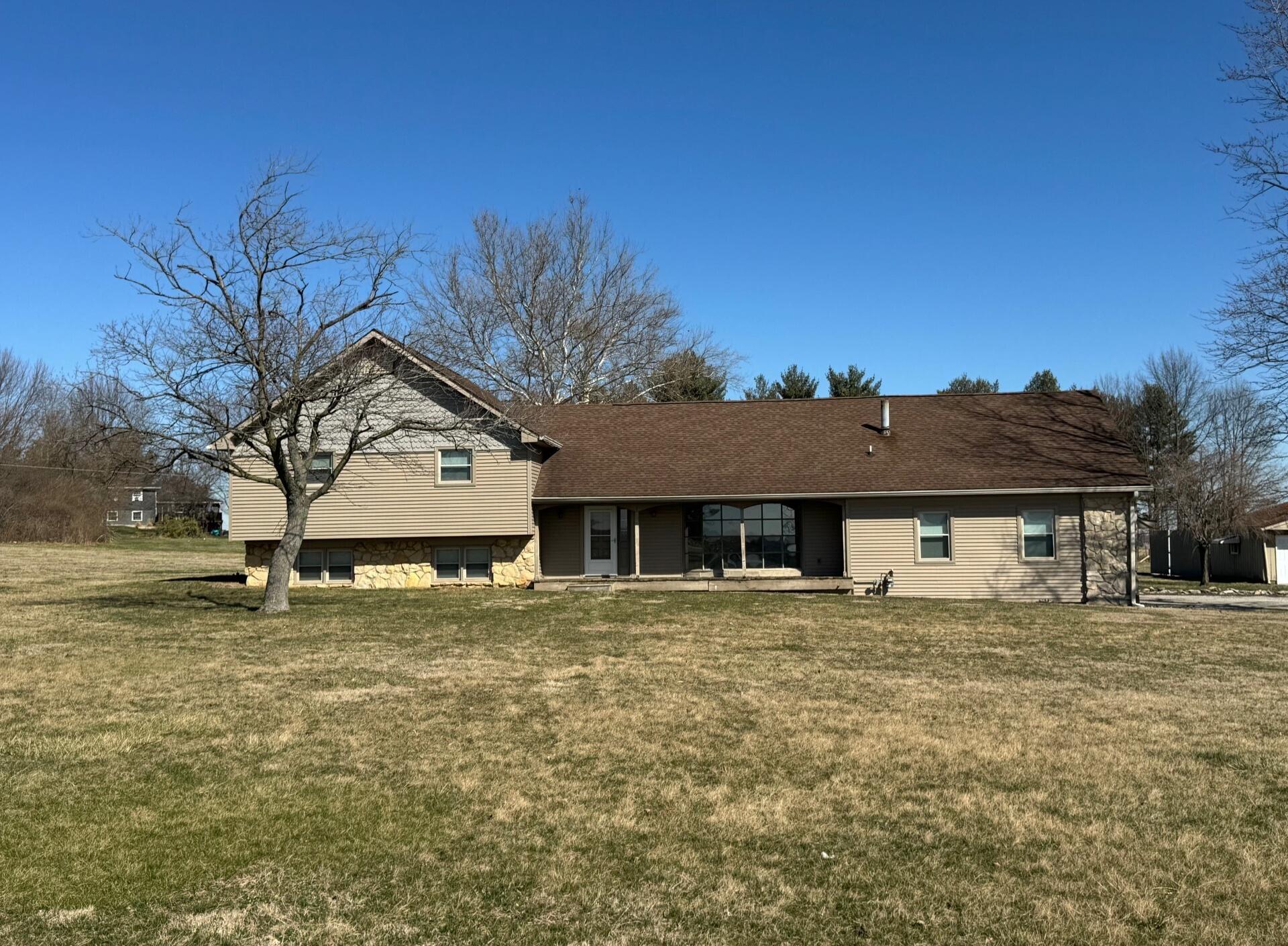 Photo one of 2694 W State Road 144 Franklin IN 46131 | MLS 21967286