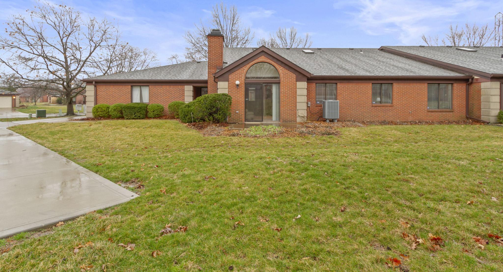 Photo one of 9212 Golden Oaks E Indianapolis IN 46260 | MLS 21967494