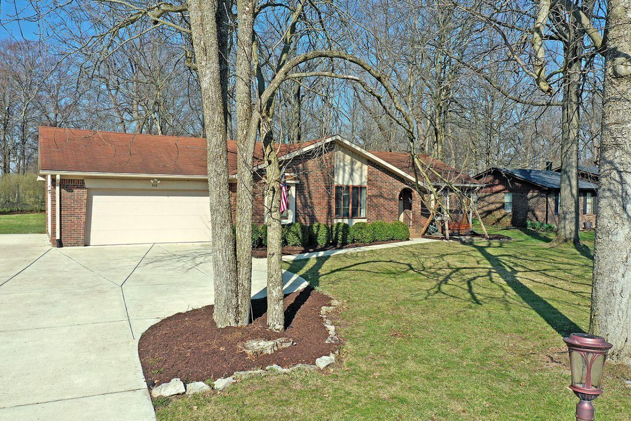 Photo one of 408 Woodland East Dr Greenfield IN 46140 | MLS 21968091