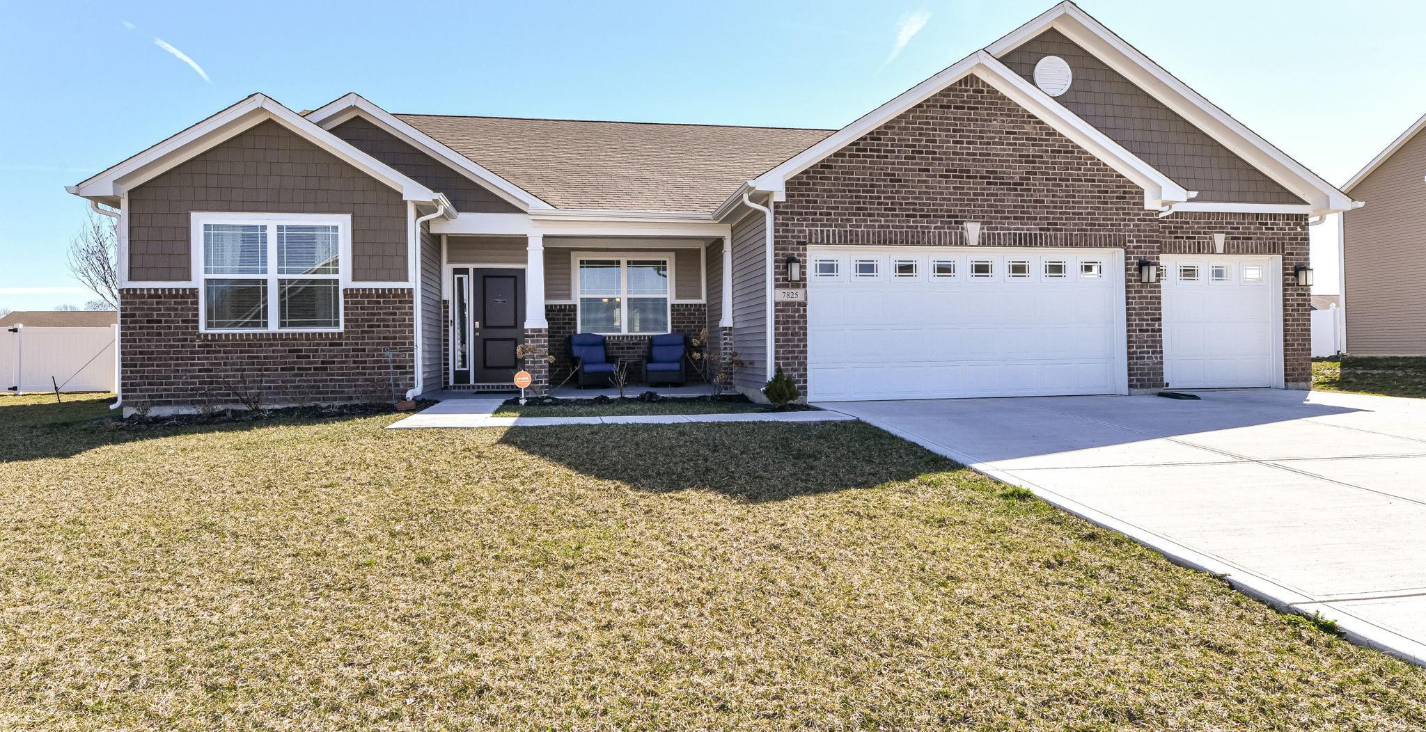 Photo one of 7825 Rolling Green Dr Plainfield IN 46168 | MLS 21968108