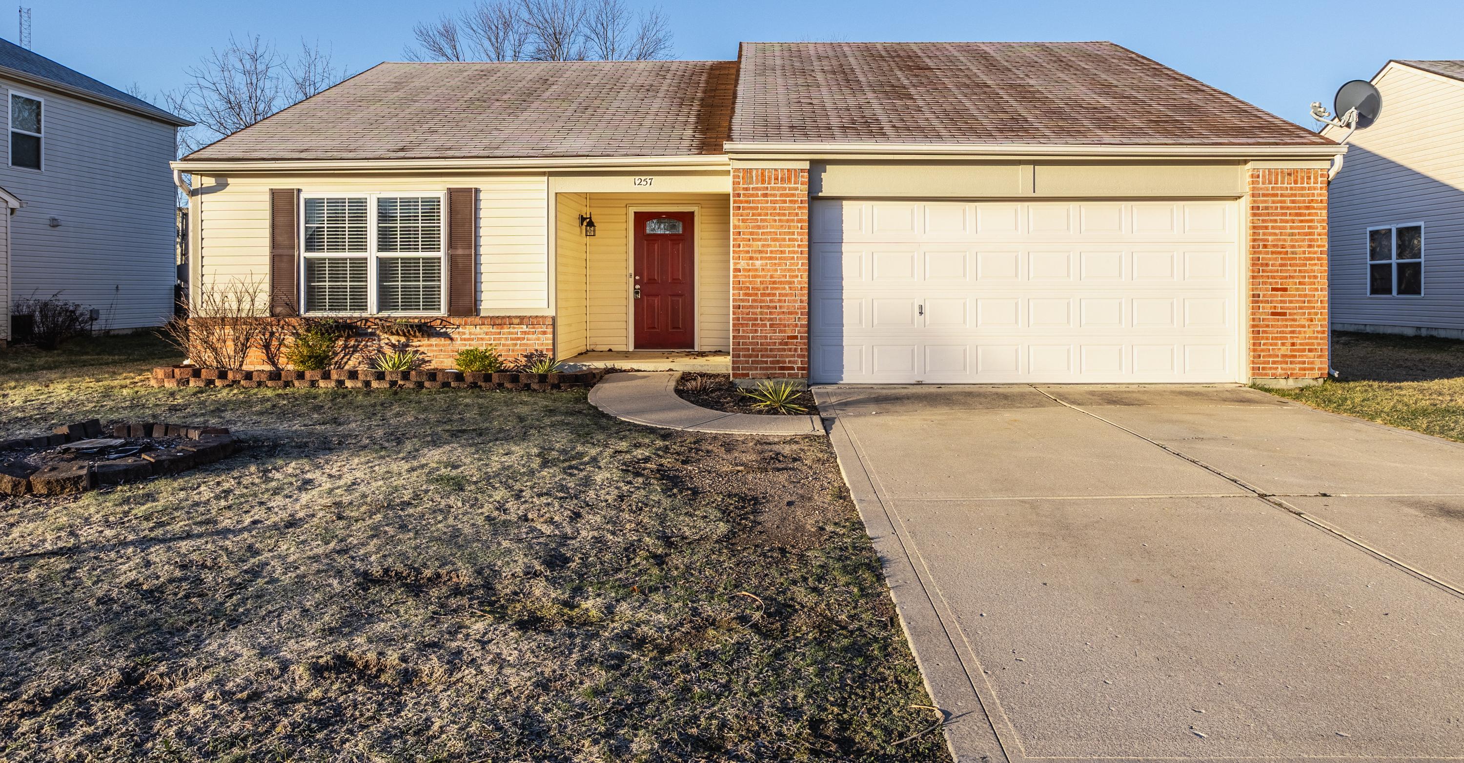 Photo one of 1257 Spring Lake Dr Brownsburg IN 46112 | MLS 21968218
