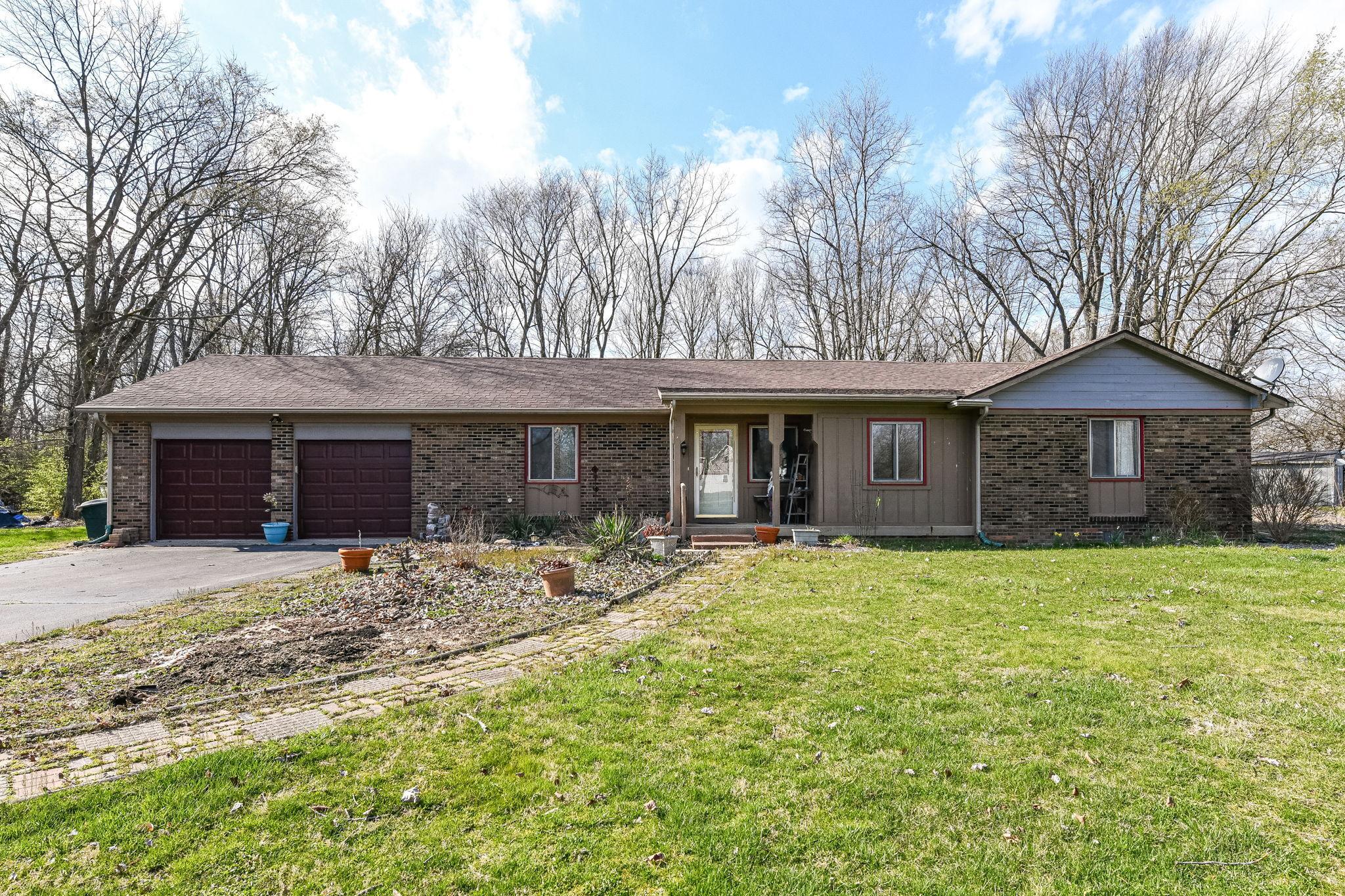 Photo one of 6034 Pleasant Valley Dr Anderson IN 46011 | MLS 21968645