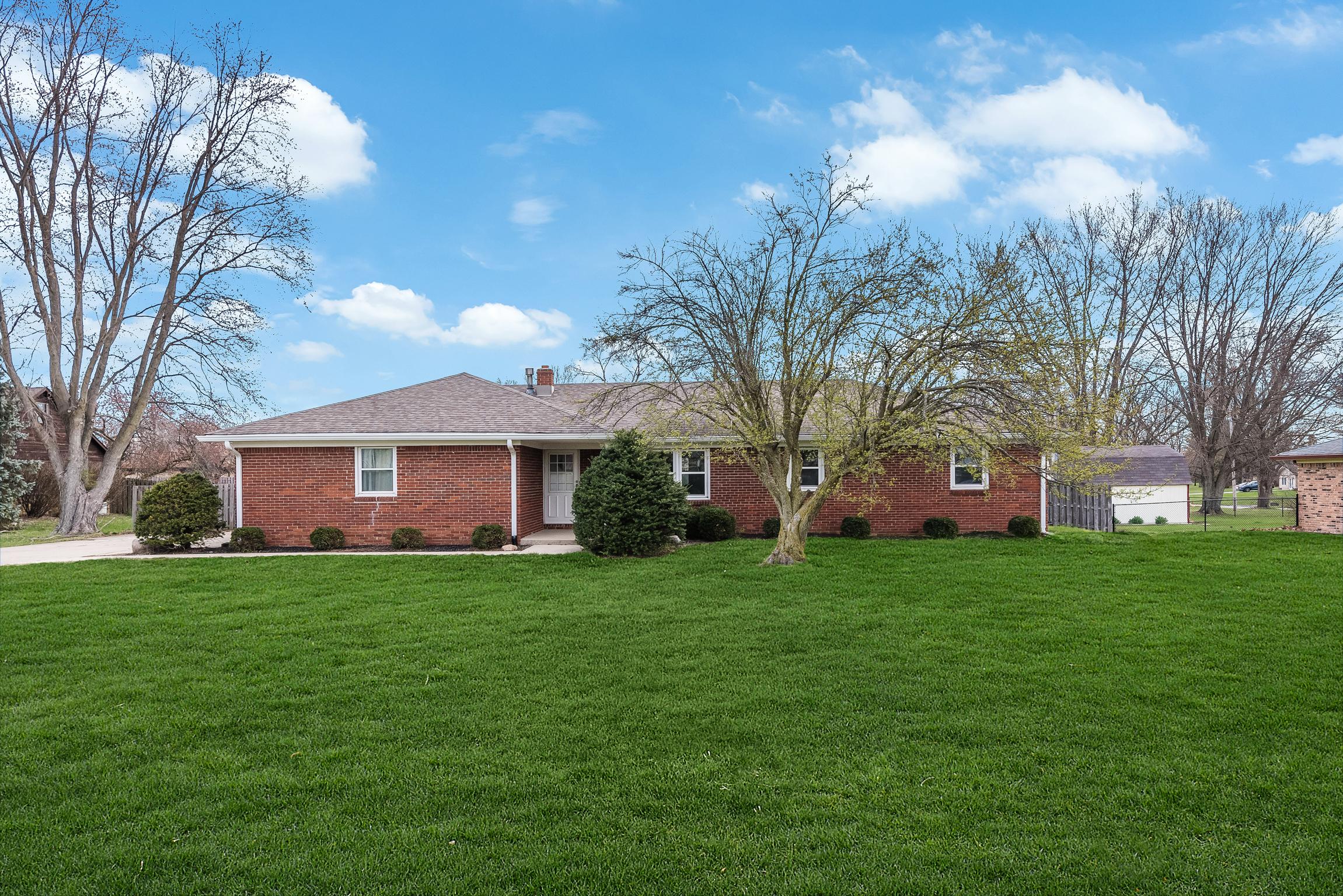 Photo one of 1747 N County Road 1050 E Indianapolis IN 46234 | MLS 21968738