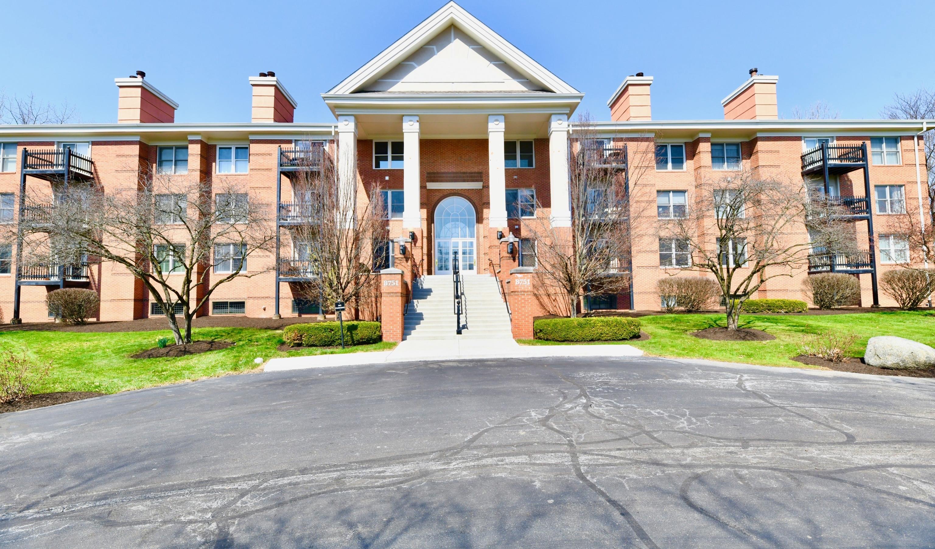 Photo one of 8751 Jaffa Court East Dr # 34 Indianapolis IN 46260 | MLS 21968776