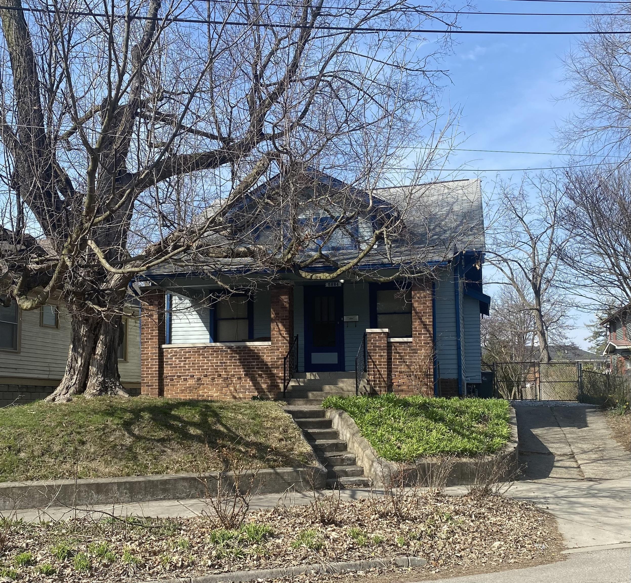 Photo one of 5884 Julian Ave Indianapolis IN 46219 | MLS 21968807