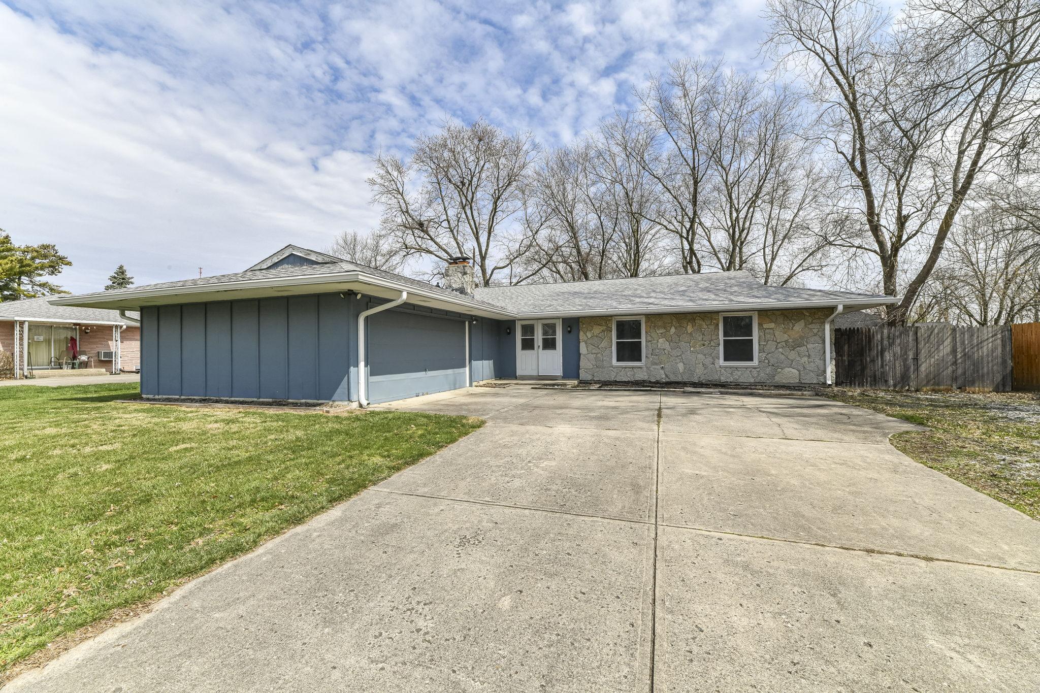 Photo one of 1717 Forsythia Dr Indianapolis IN 46219 | MLS 21969178