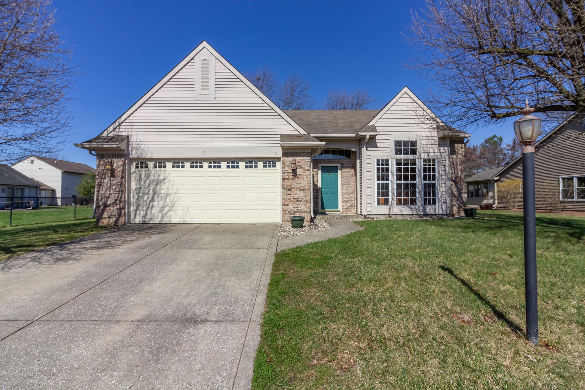 Photo one of 4762 Cinnamon Pl Indianapolis IN 46237 | MLS 21969390