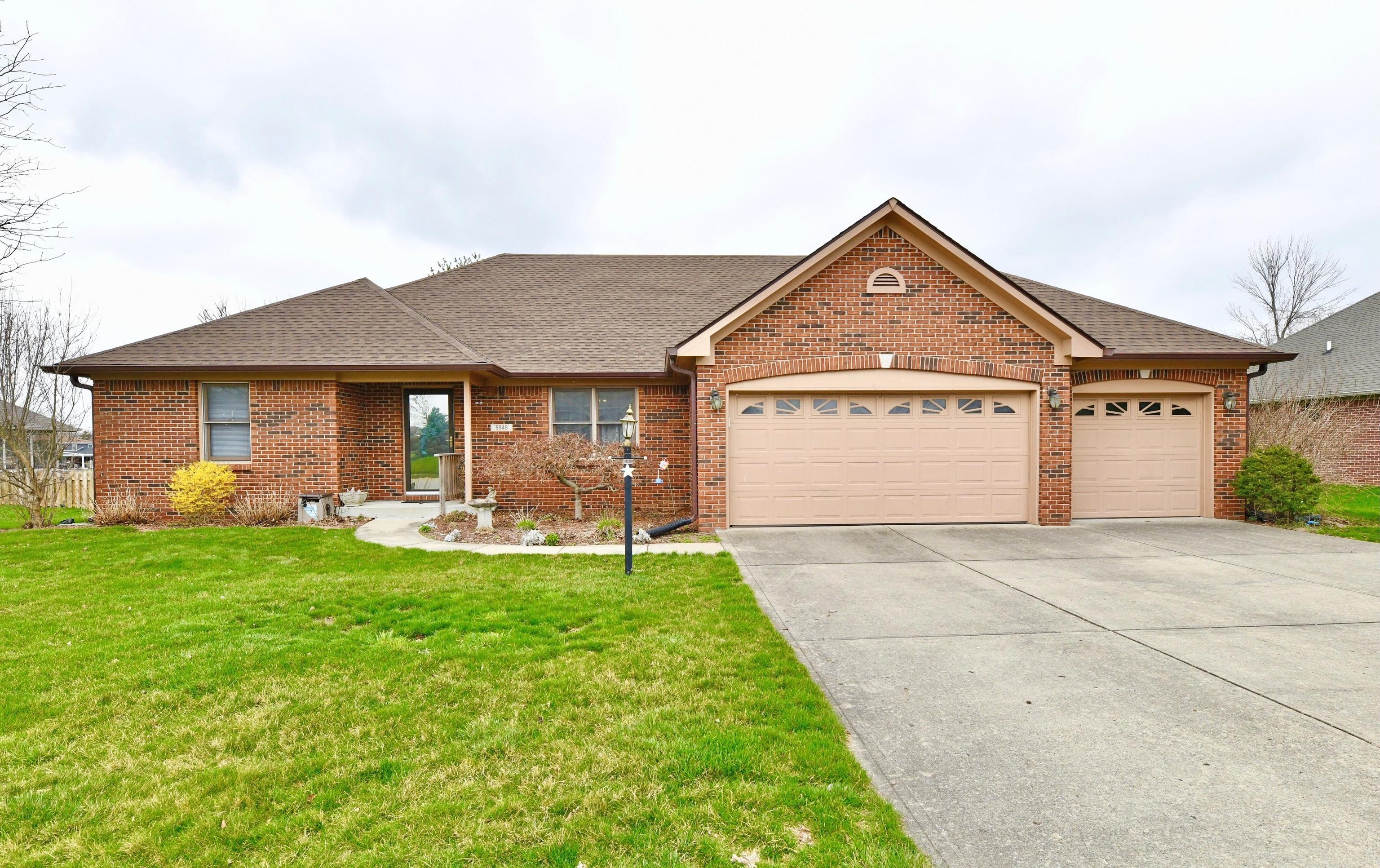 Photo one of 5848 Red Maple Dr Indianapolis IN 46237 | MLS 21969427