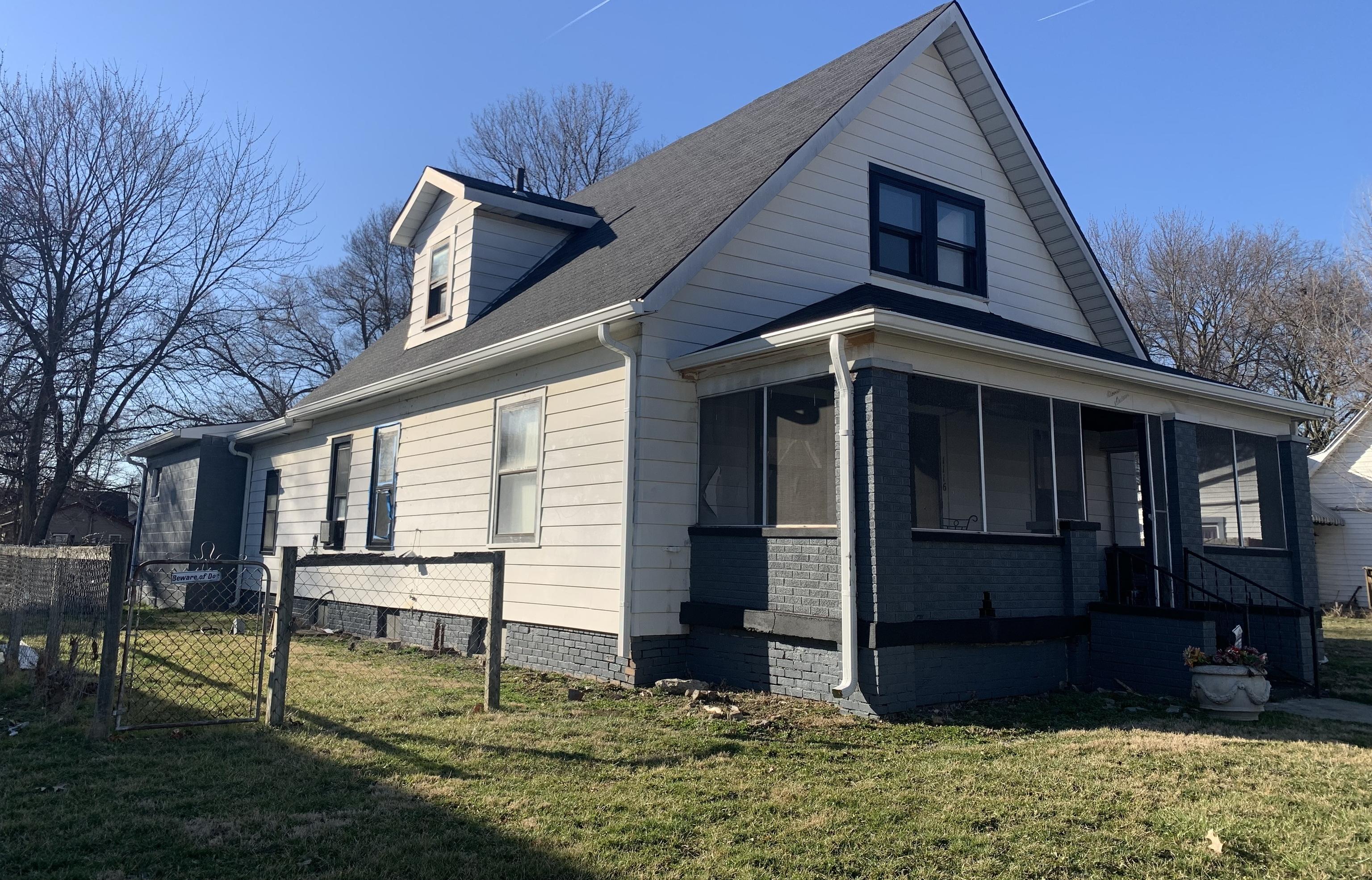 Photo one of 1116 N Pershing Ave Indianapolis IN 46222 | MLS 21969563