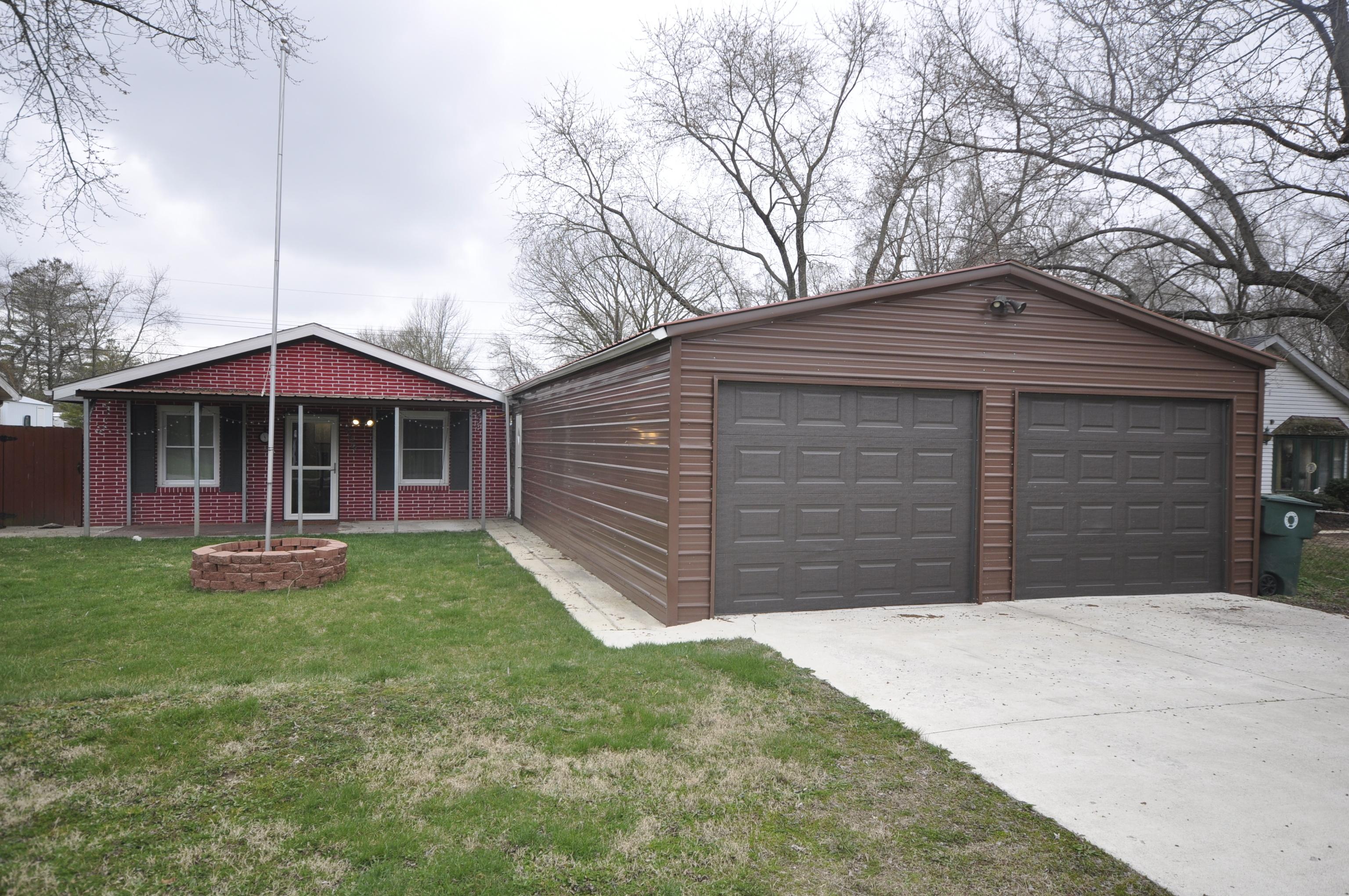 Photo one of 909 S Tennessee Ave Muncie IN 47302 | MLS 21969597