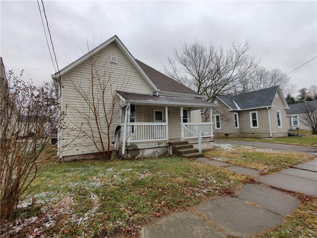 Photo one of 844 W Franklin St Shelbyville IN 46176 | MLS 21970579